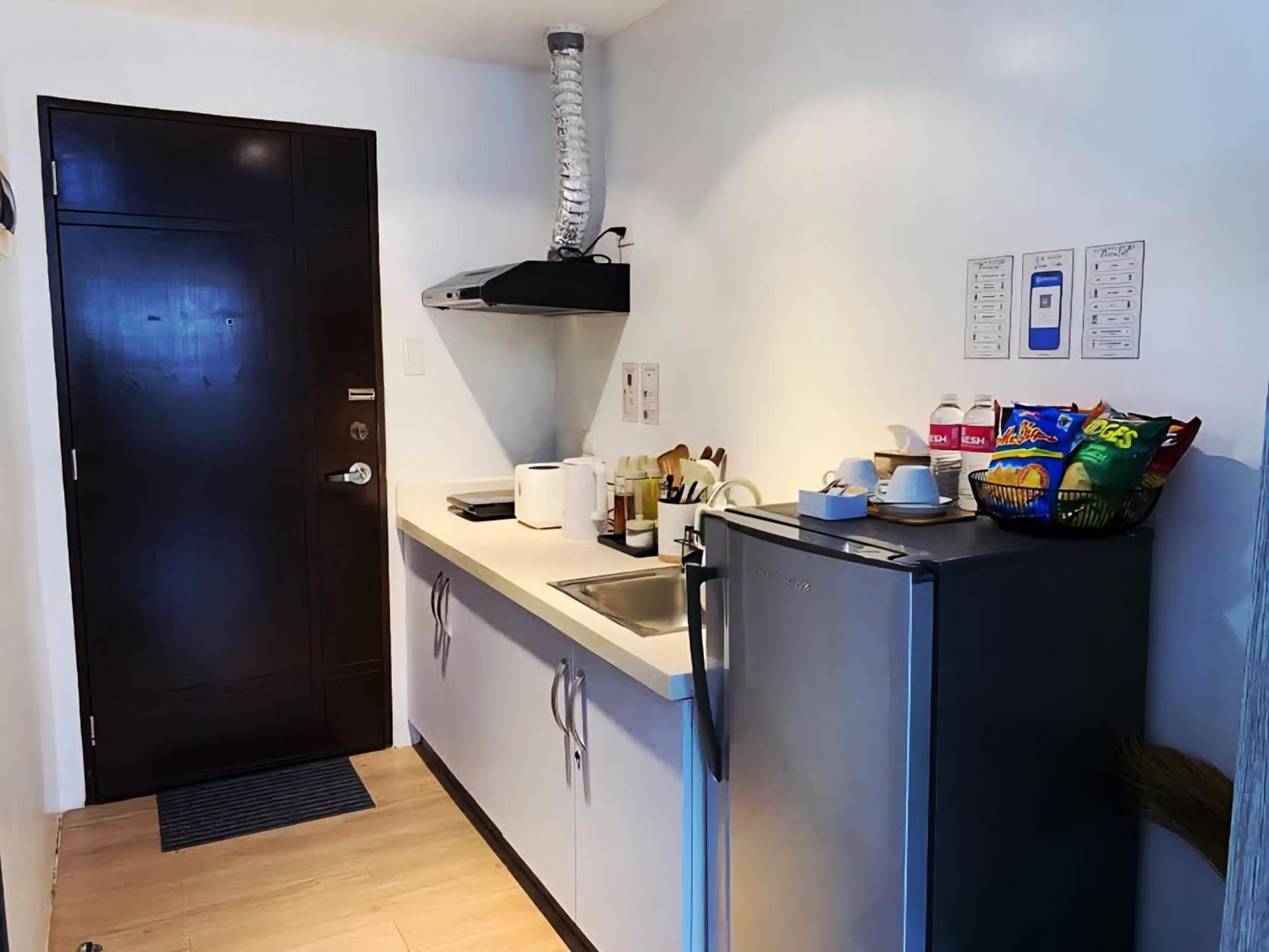 Deluxe One-Bedroom Apartment with City View