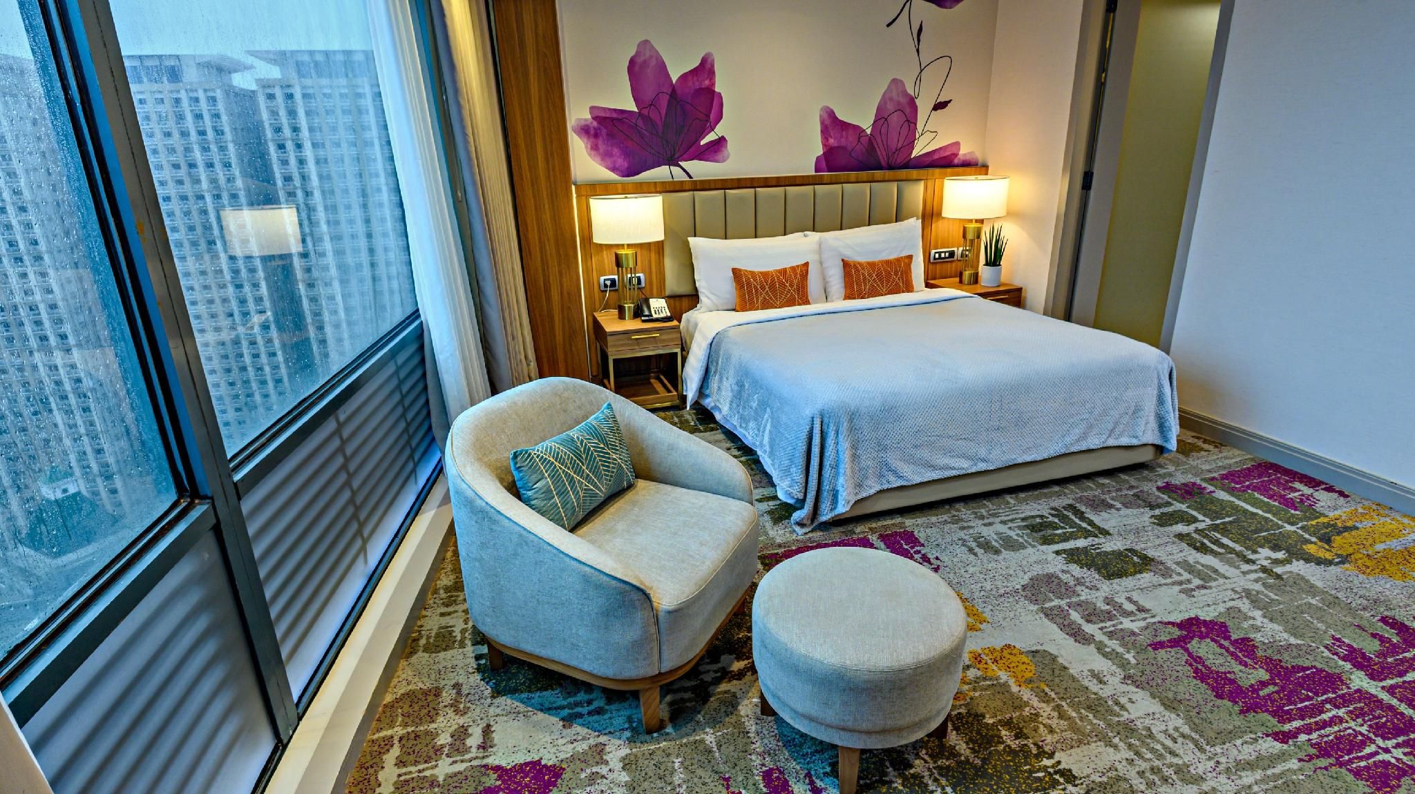 Modern Rm with Queen Bed