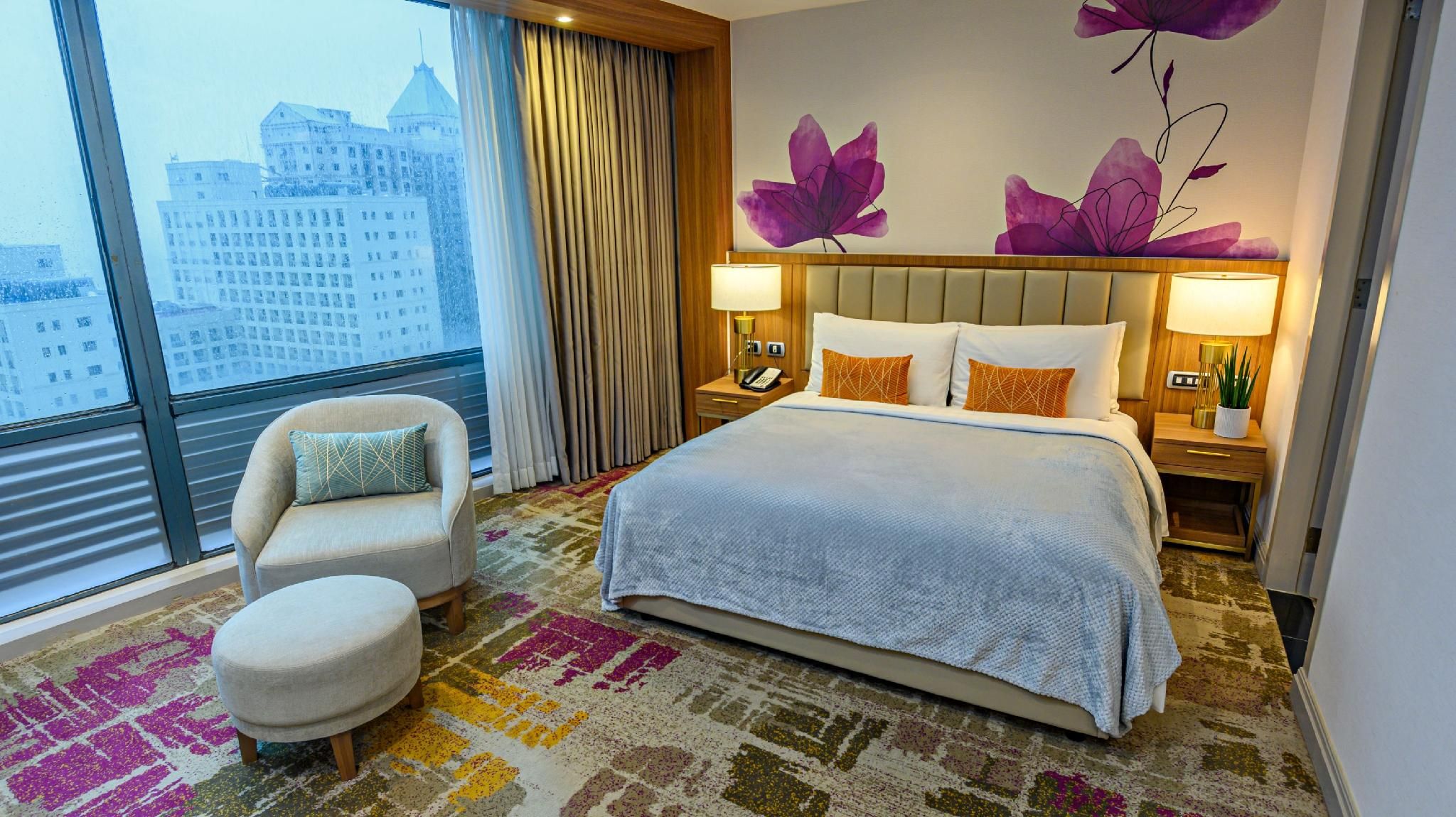 Modern Rm with Queen Bed