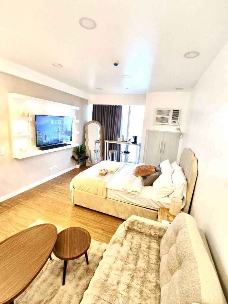 Apartment with City View