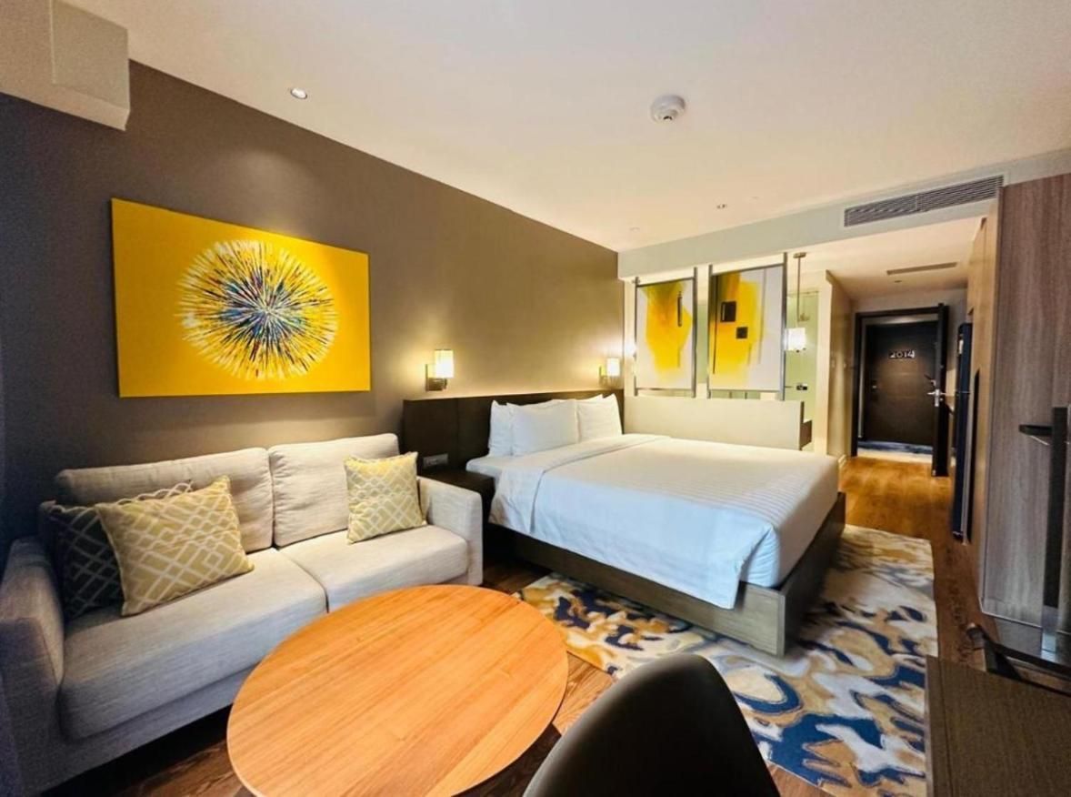 Deluxe King Suite