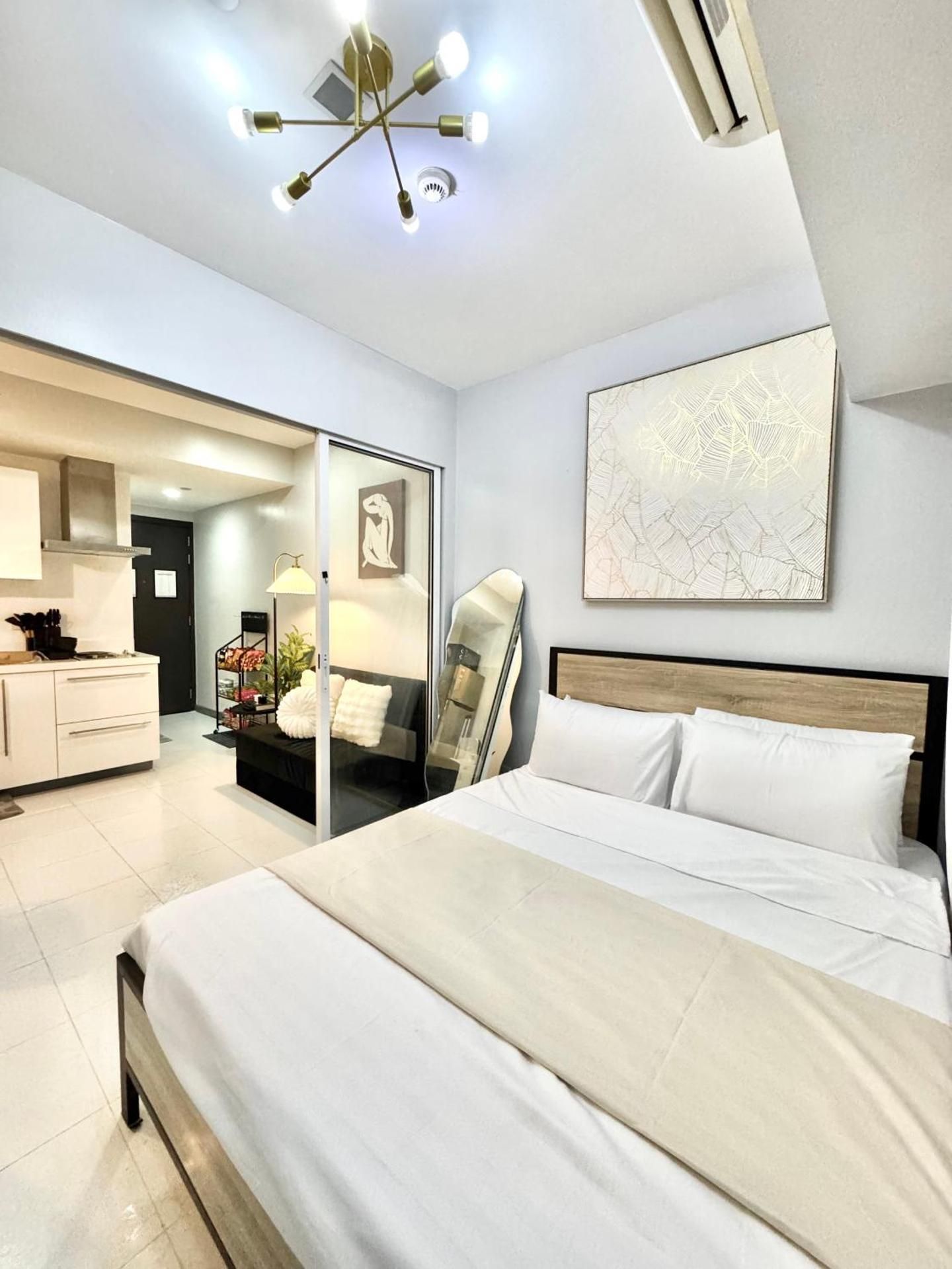 One-Bedroom Apartment with City View