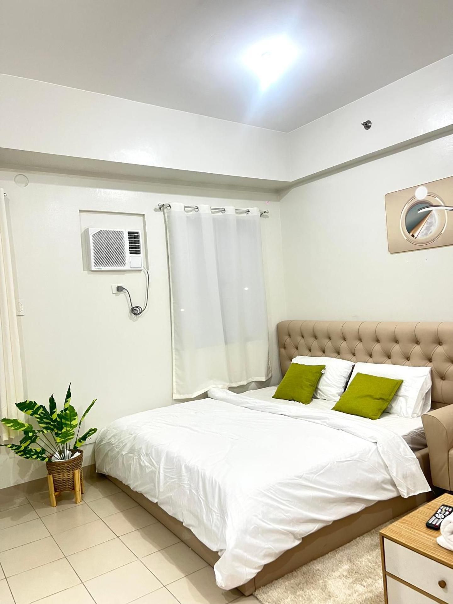 King Suite with Pool View