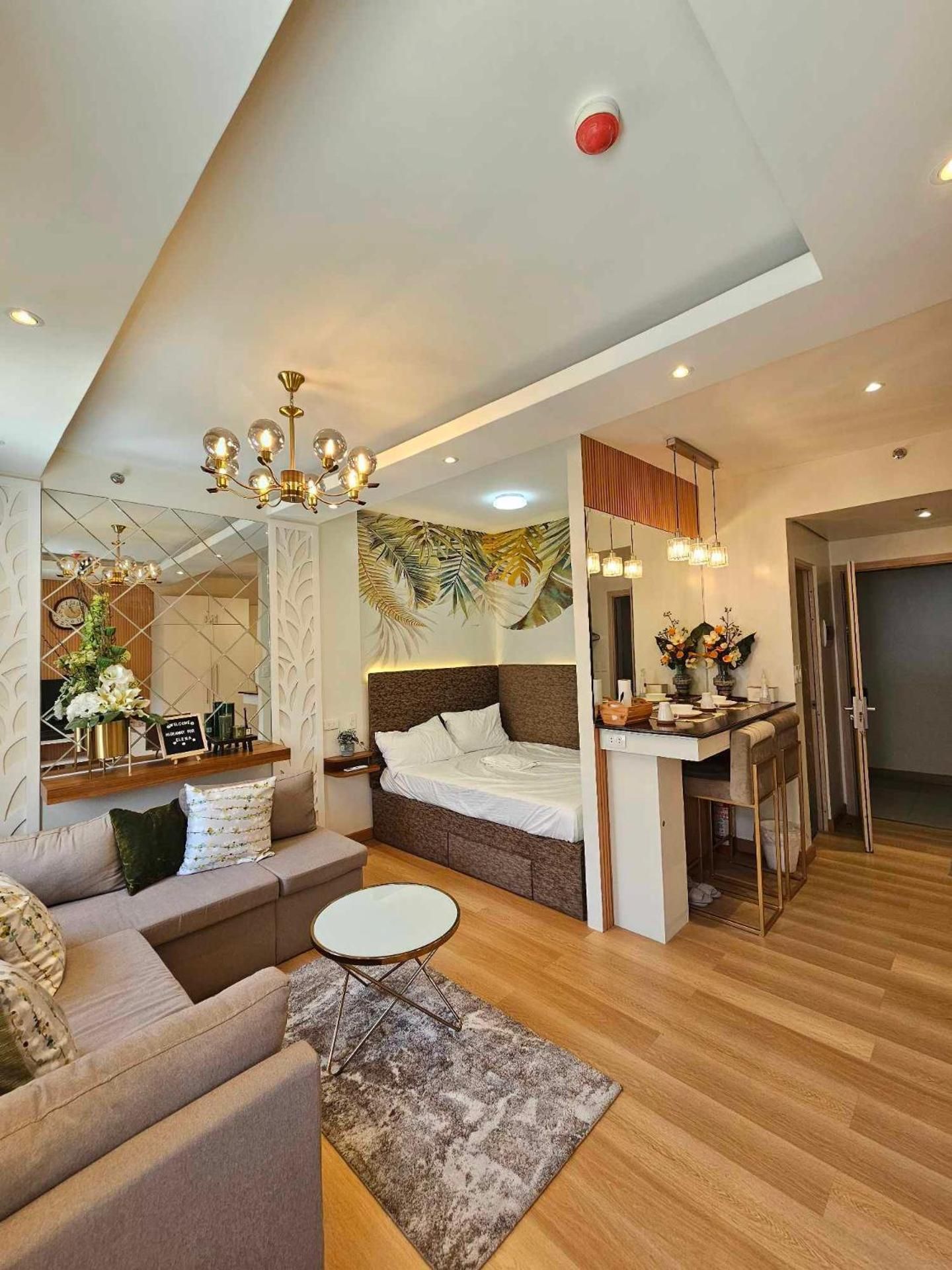 Deluxe Queen Studio 