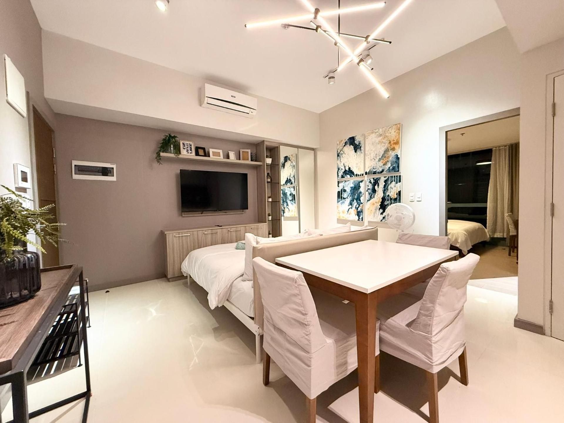 One Uptown Residence BGC Apartment with Pool View 