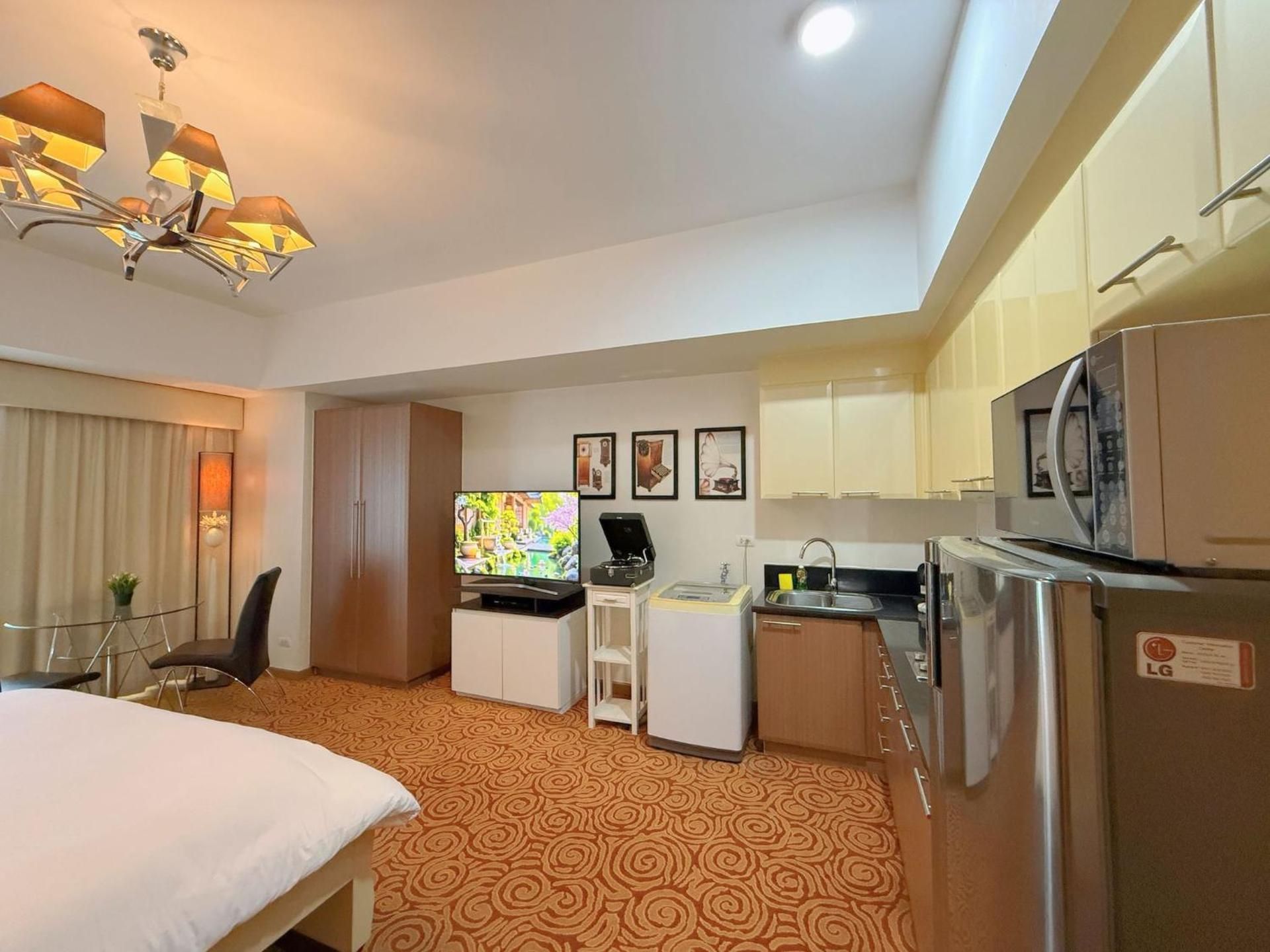 MaxStays - Max Home @ Venice Residences Deluxe Queen Suite 3