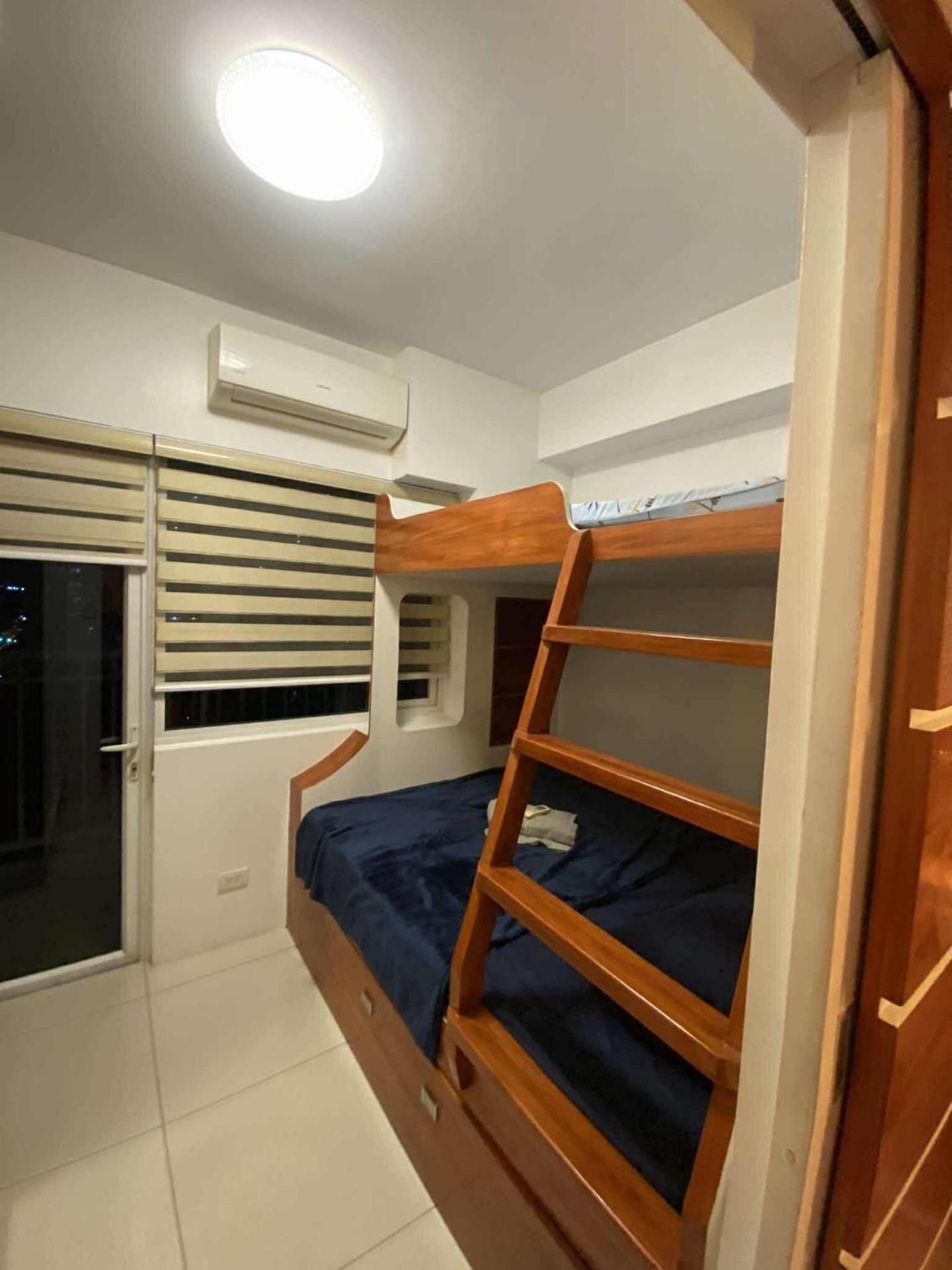 Deluxe One-Bedroom Apartment with Ocean View