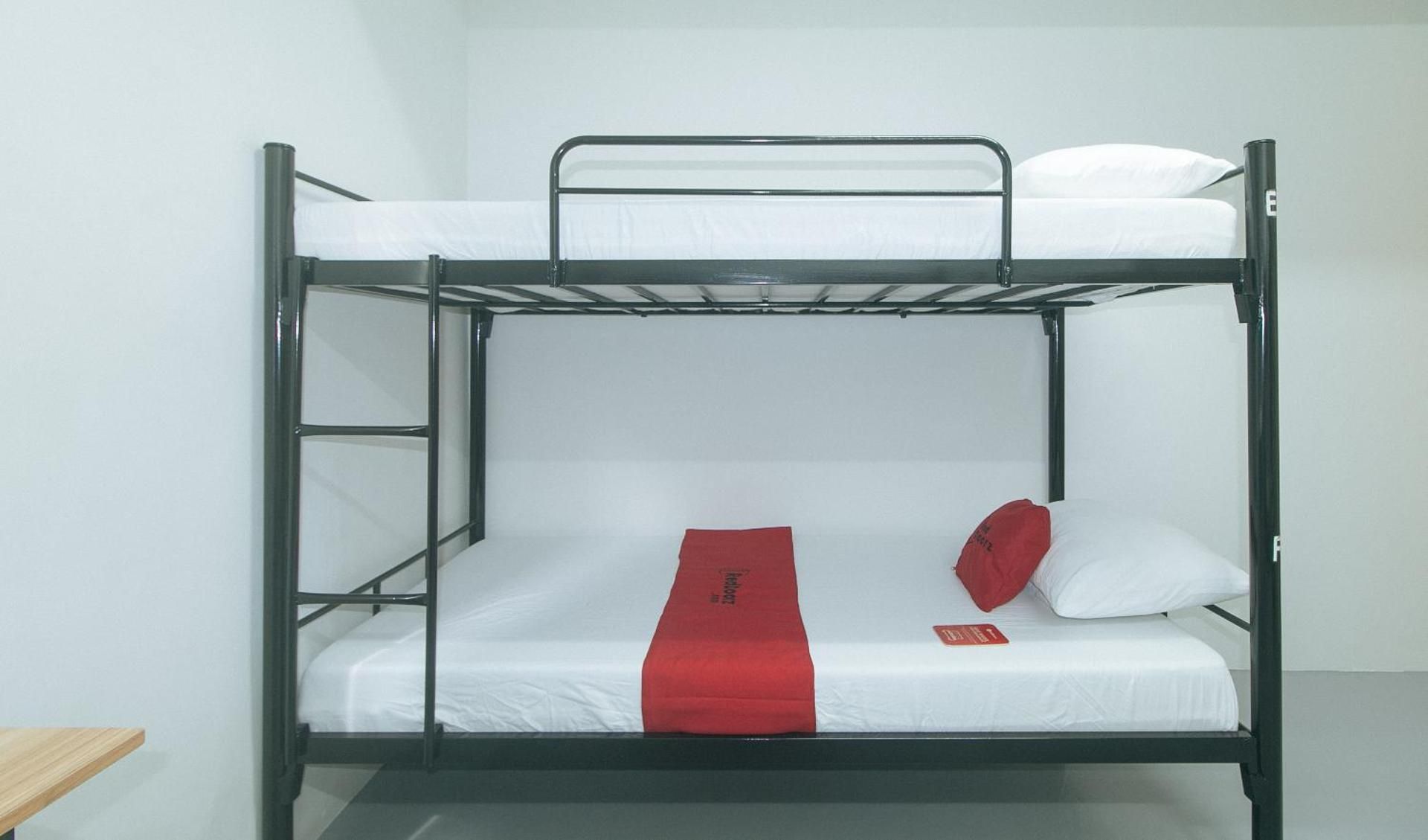 Single Bed in Mixed Dormitory Room