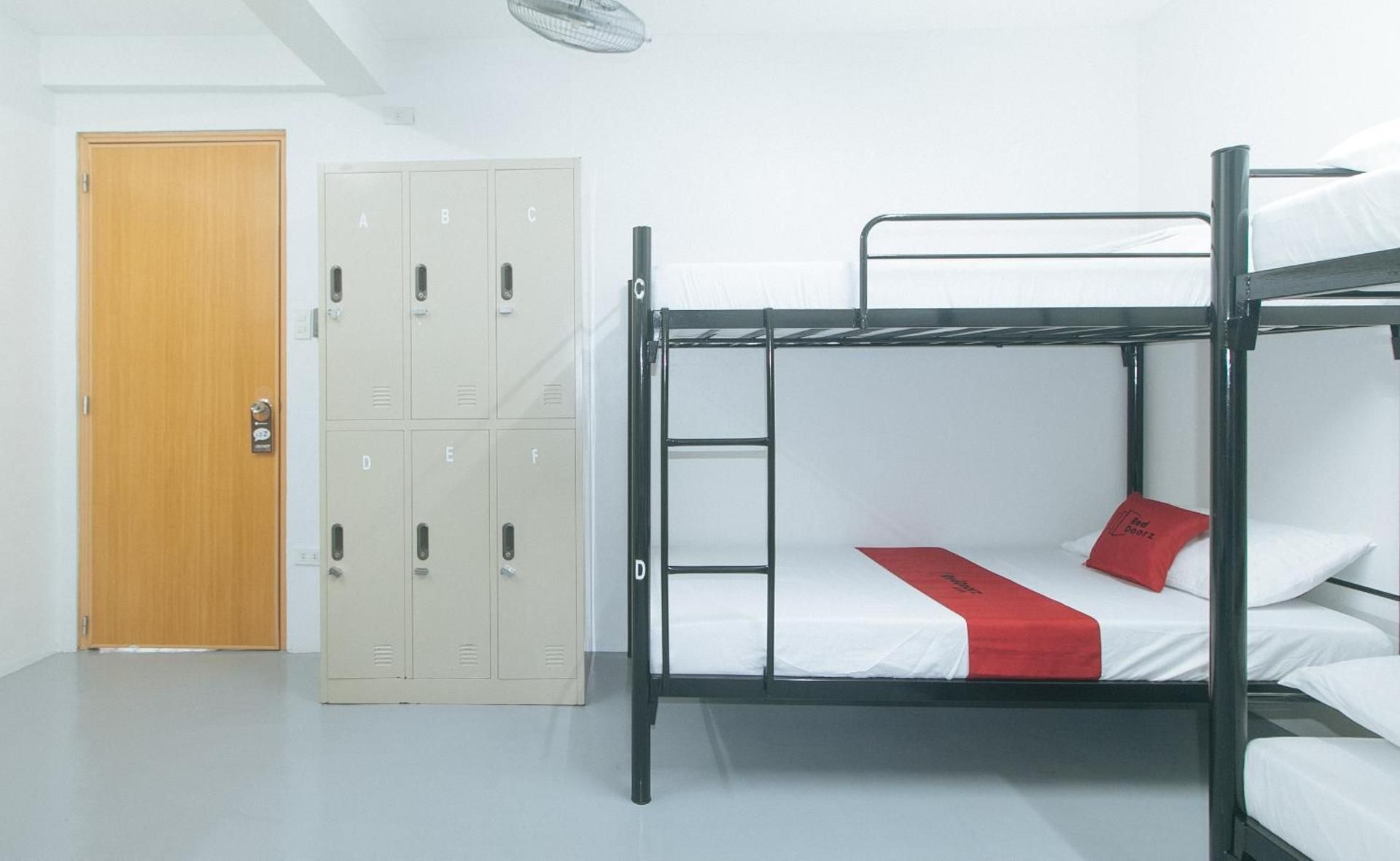 Mixed Dormitory Room