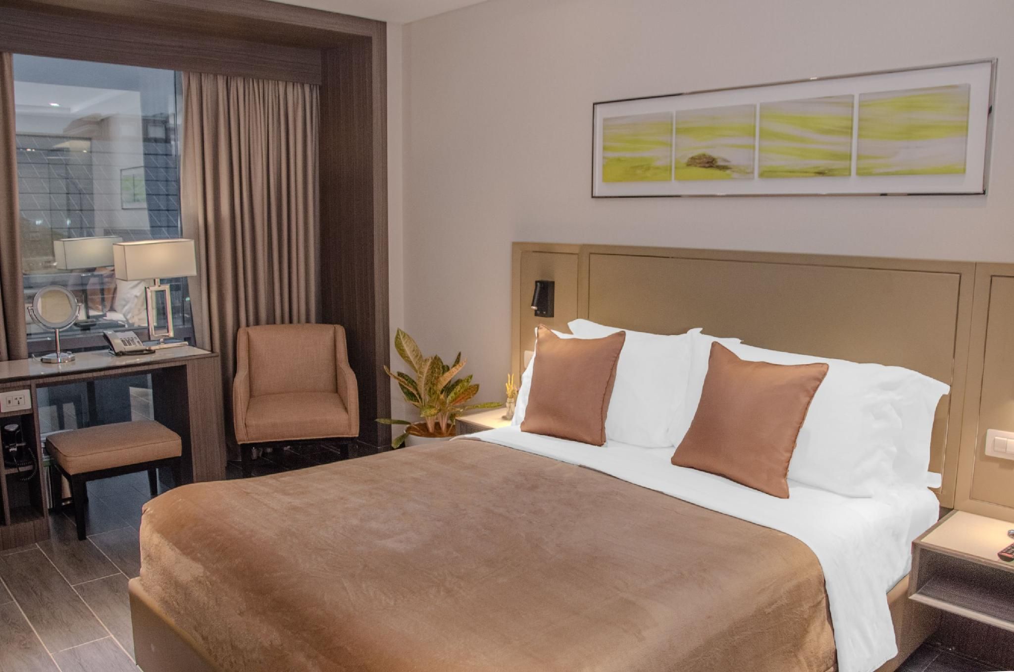 Runway Stay with Queen Bed