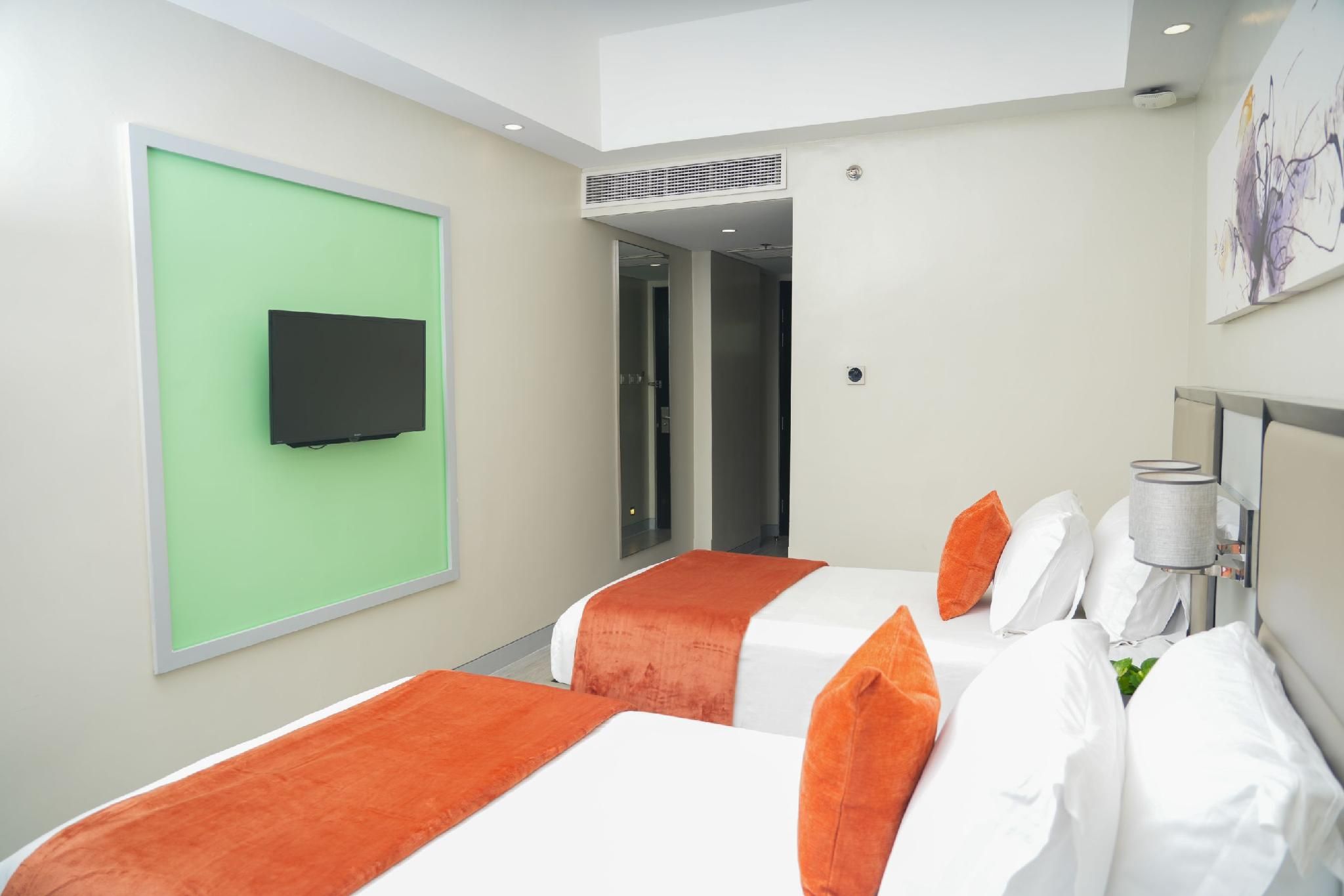 Stay Across NAIA Terminal 3 in Newport City Twin Beds with Fast Wi-Fi 3
