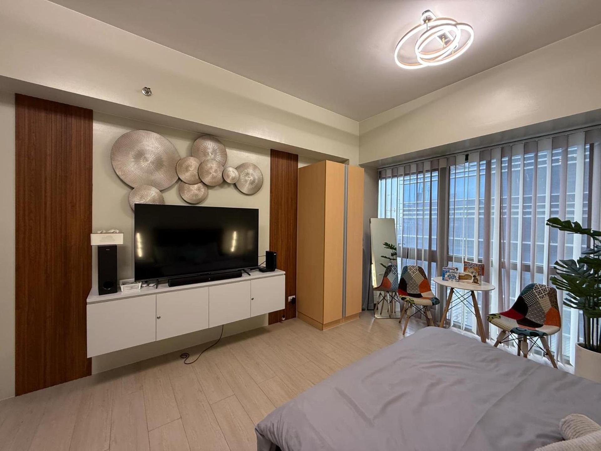Apartment with City View