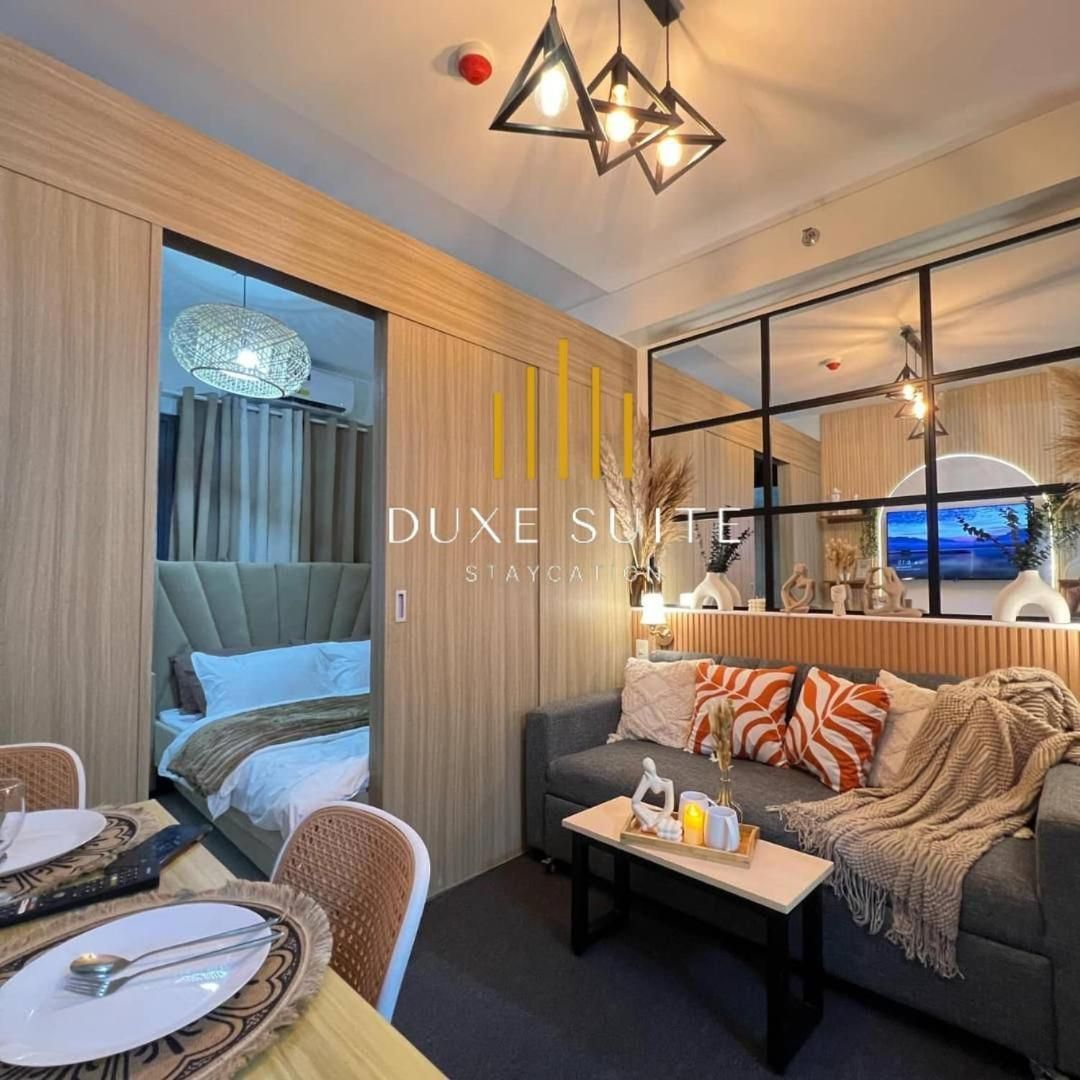 Cozy Vibes Walking Distance to Moa - Duxe Suite Staycation6 Suite with Pool View