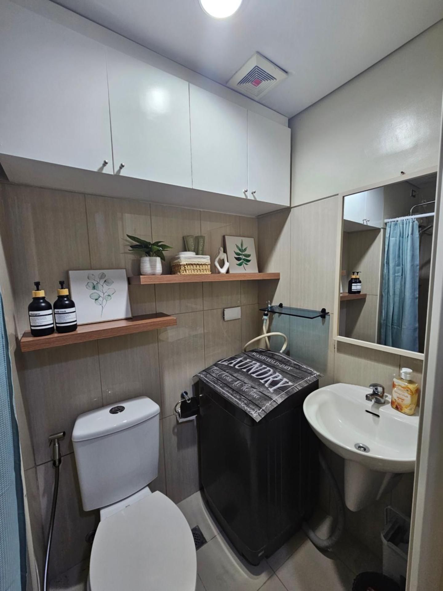 One-Bedroom Apartment with City View