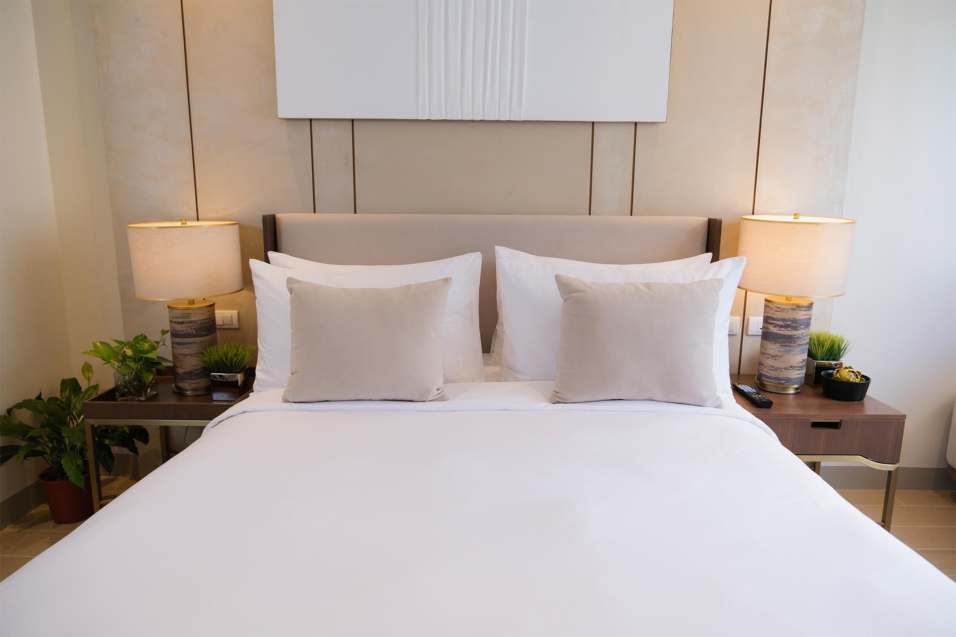 Modern City Stay Near Manila Bay’s Attractions Cozy Queen Room with Wi-Fi 2