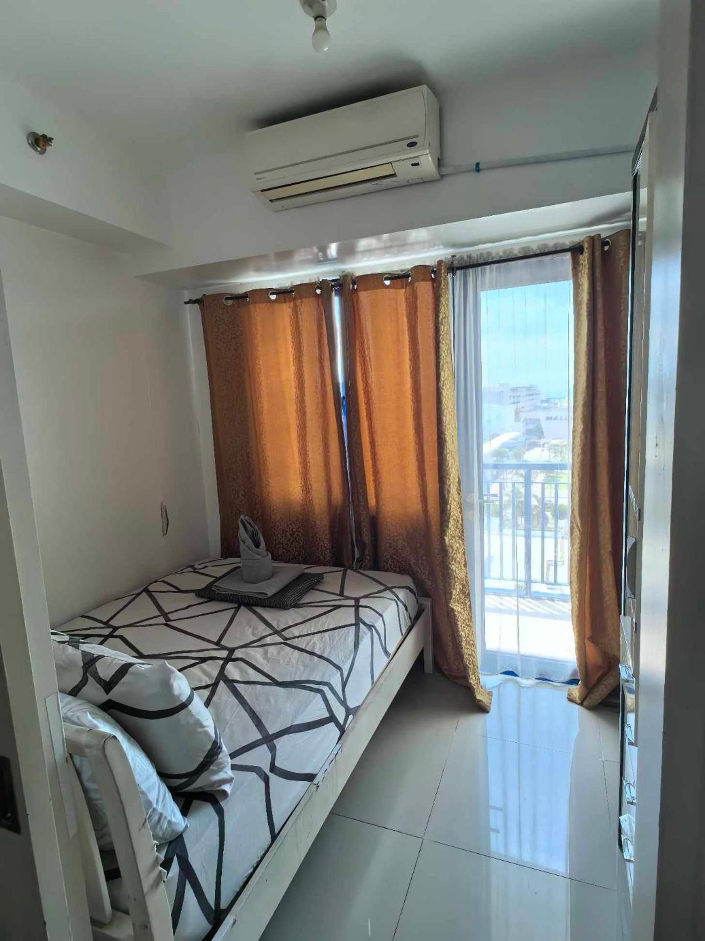 Studio with Balcony