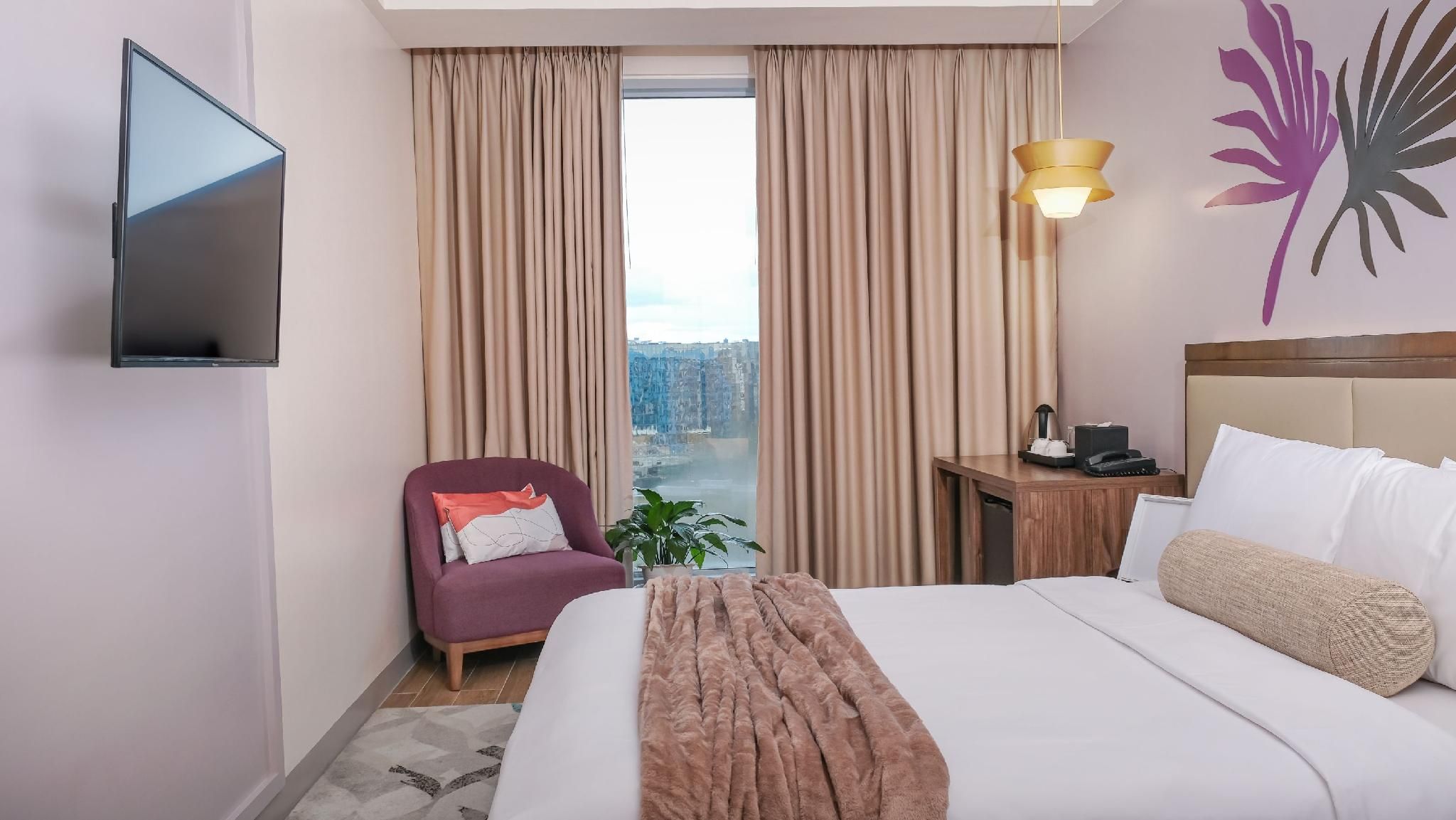 Queen Bed with City View