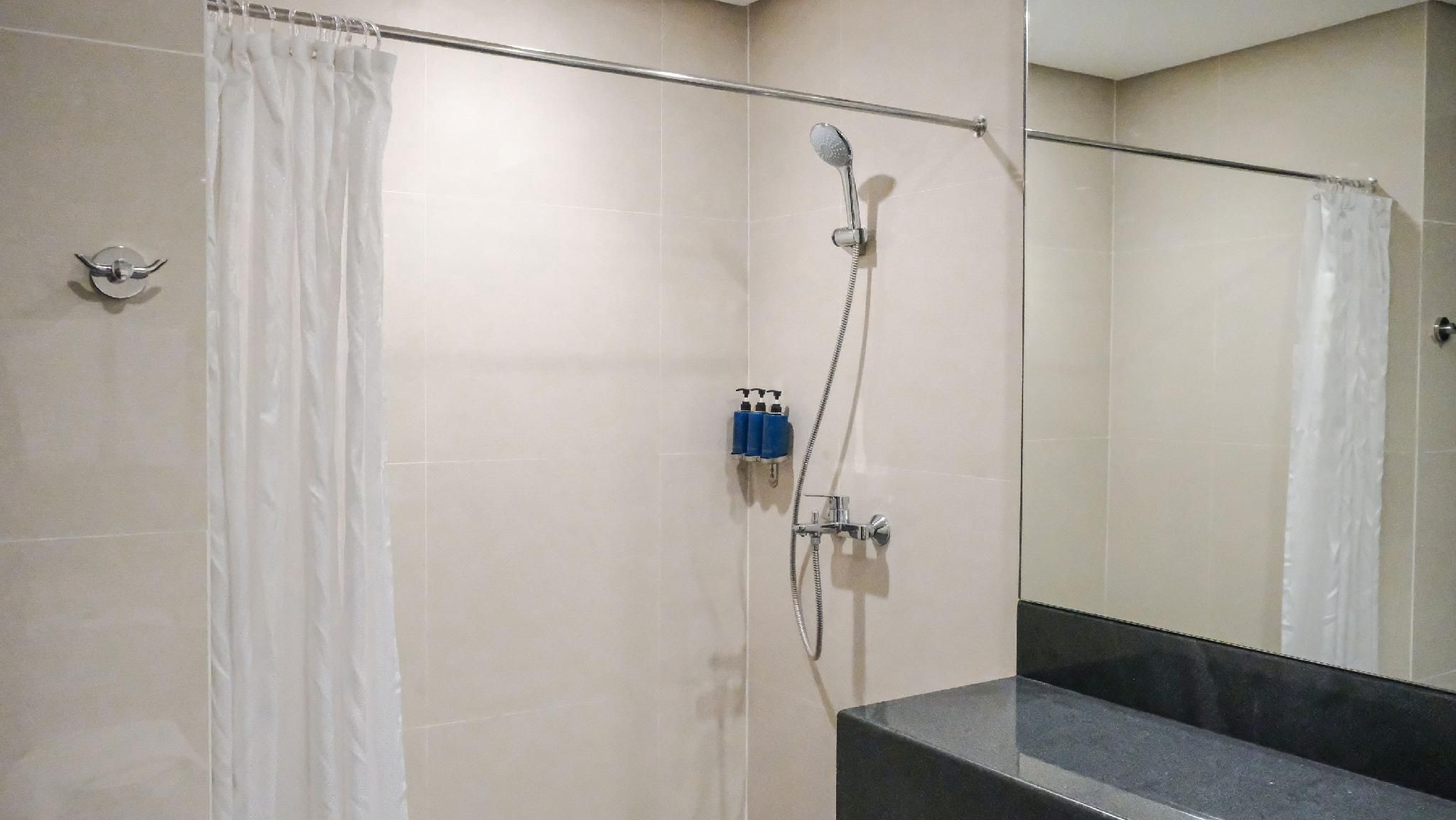 City Getaway in the Heart of Entertainment City 2 Beds with City View 3