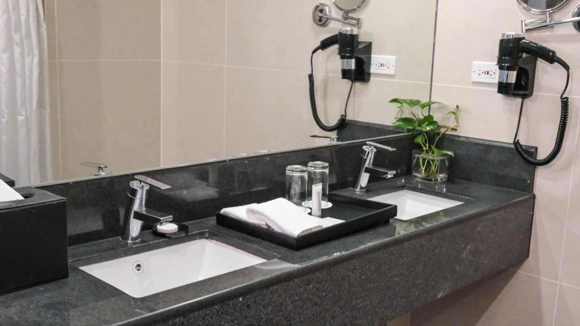 Junior Suite In Entertainment City Near NAIA & MOA