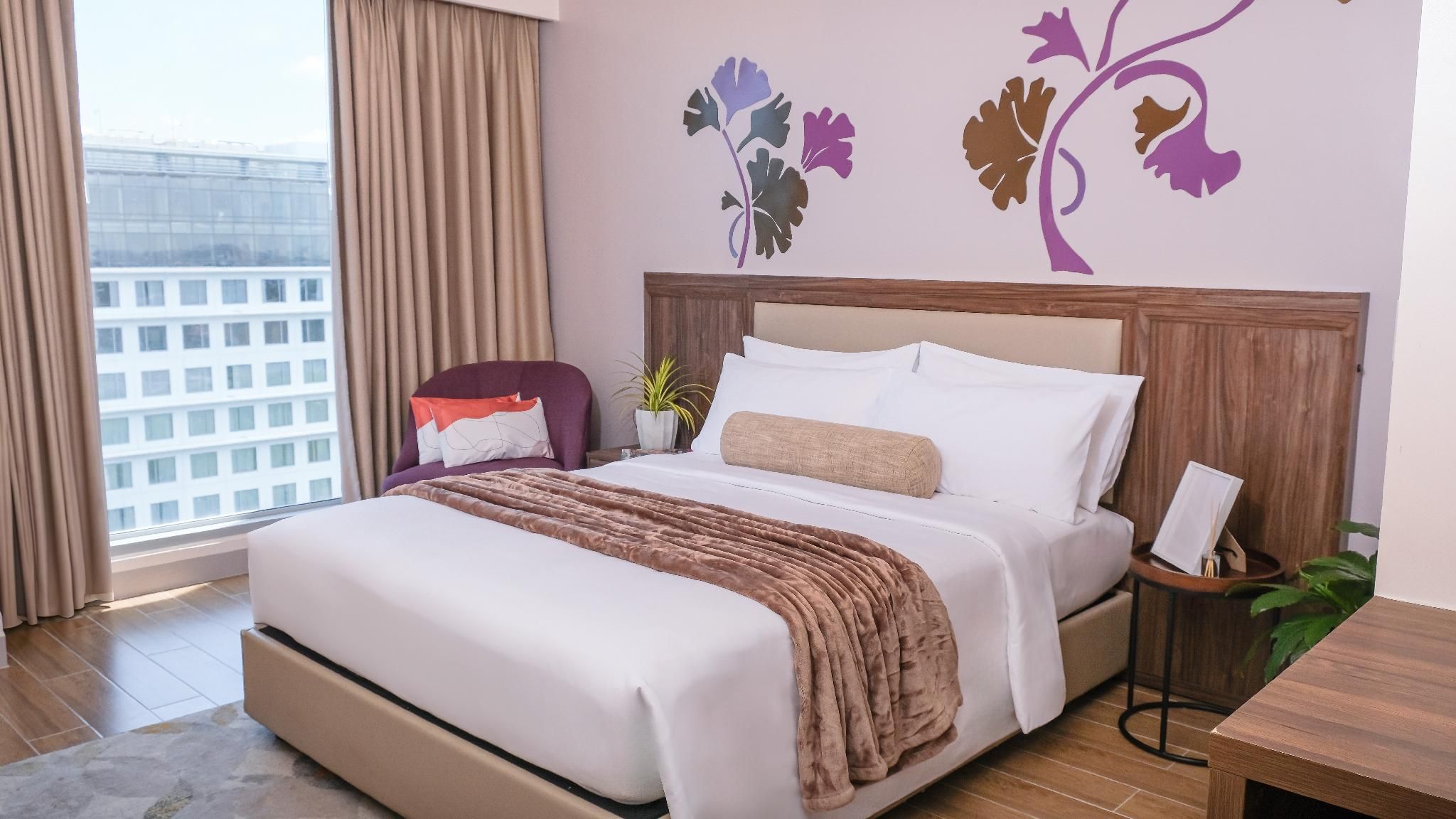 City Getaway in the Heart of Entertainment City PWD Friendly Room
