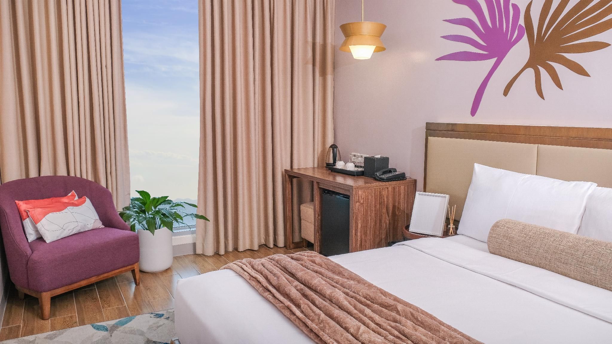 City Getaway in the Heart of Entertainment City Budget Room 1 Queen Bed