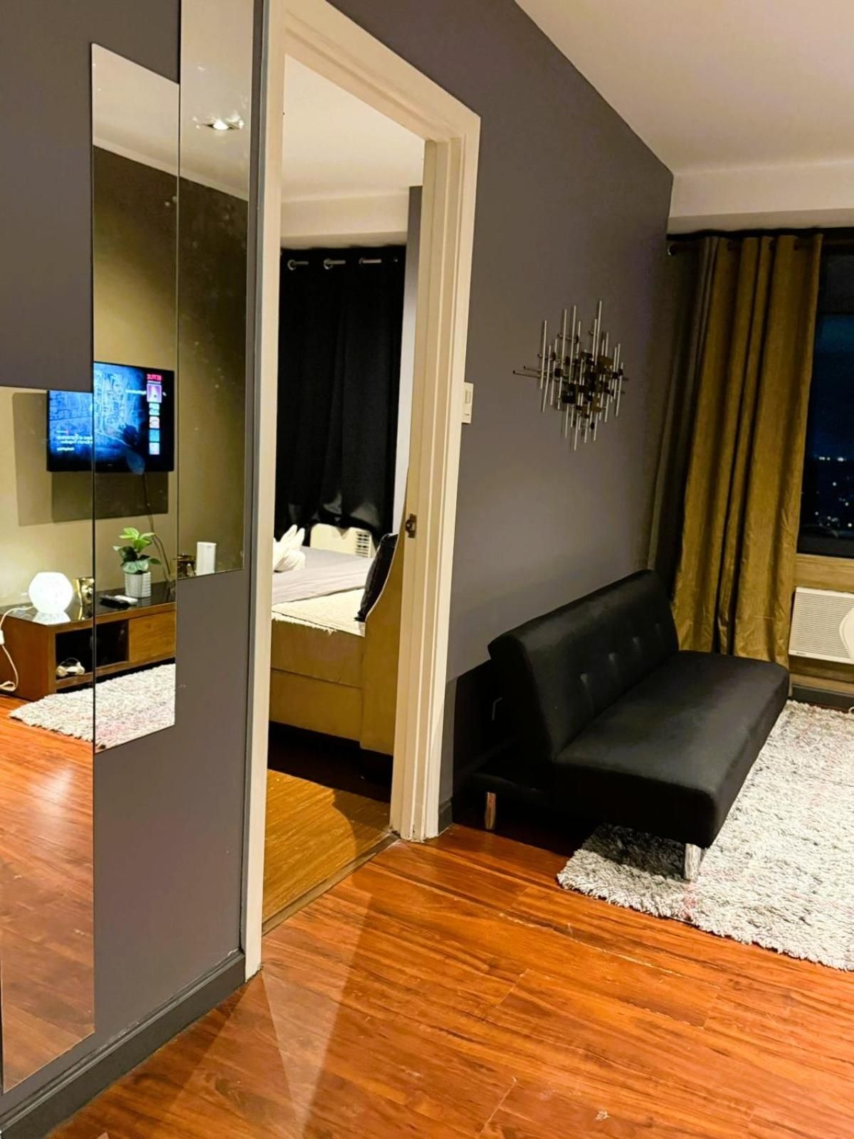 One-Bedroom Apartment with City View