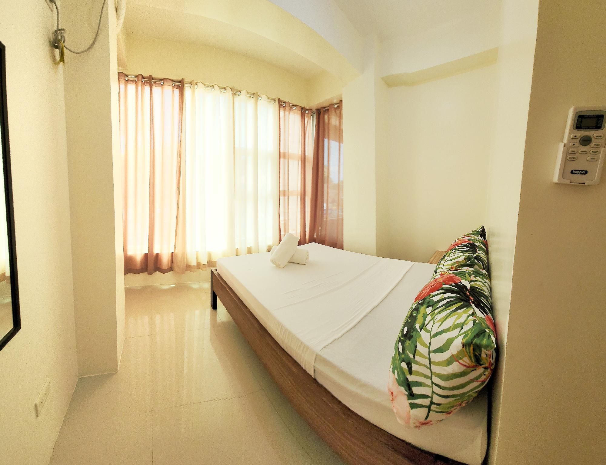 Standard - 1 Bed, Double Partial City View, Non-Smoking