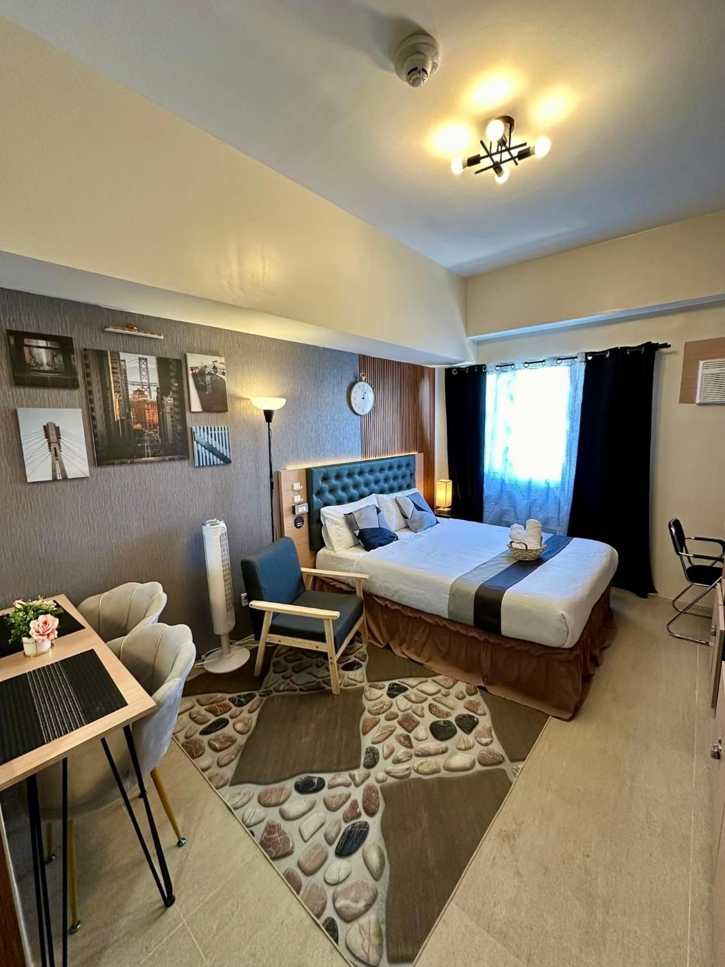 Deluxe Queen Studio 
