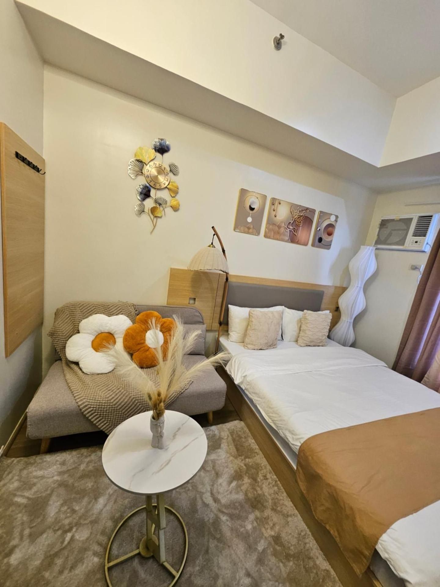 Studio with Sofa Bed