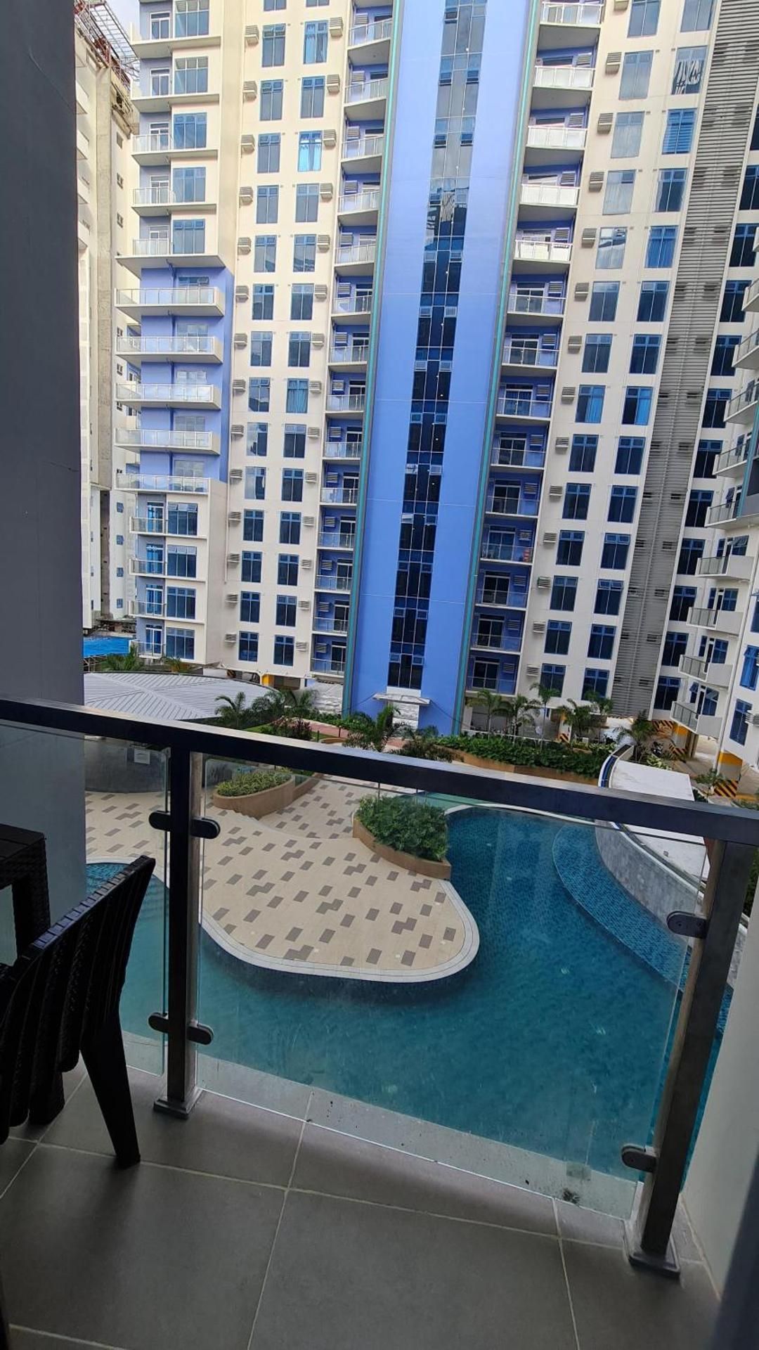 Apartment with Pool View 