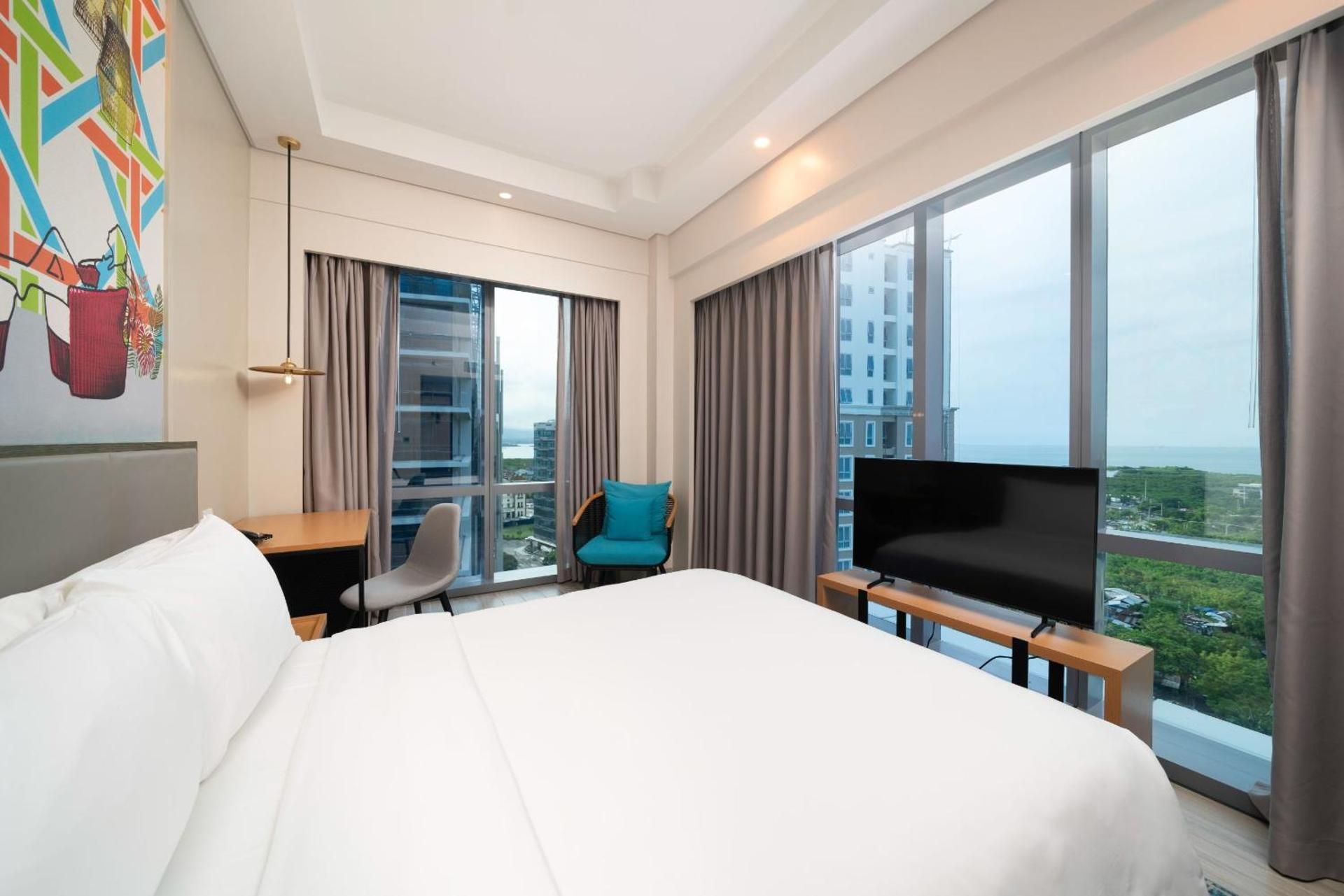Corner Room Queen Bed Sea View Near Mactan Beach