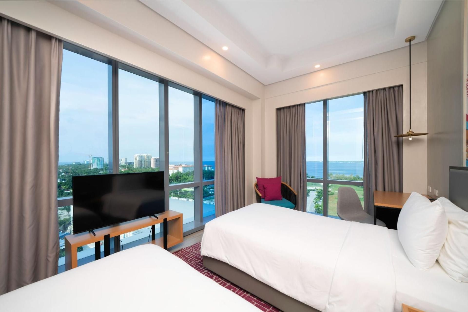 Corner Room Twin Beds Sea View Near Mactan Beach