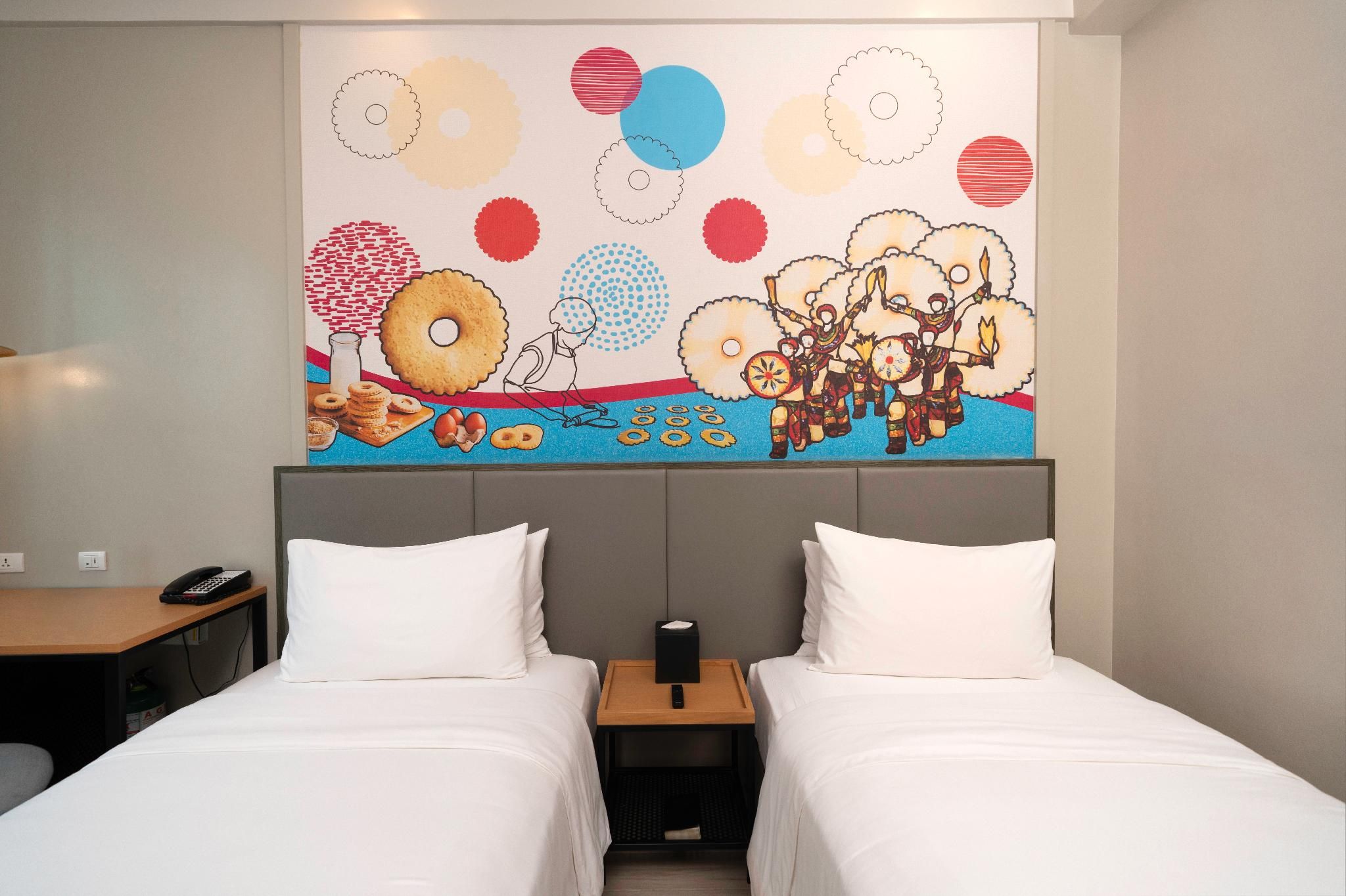 Newtown Rm with Twin Beds