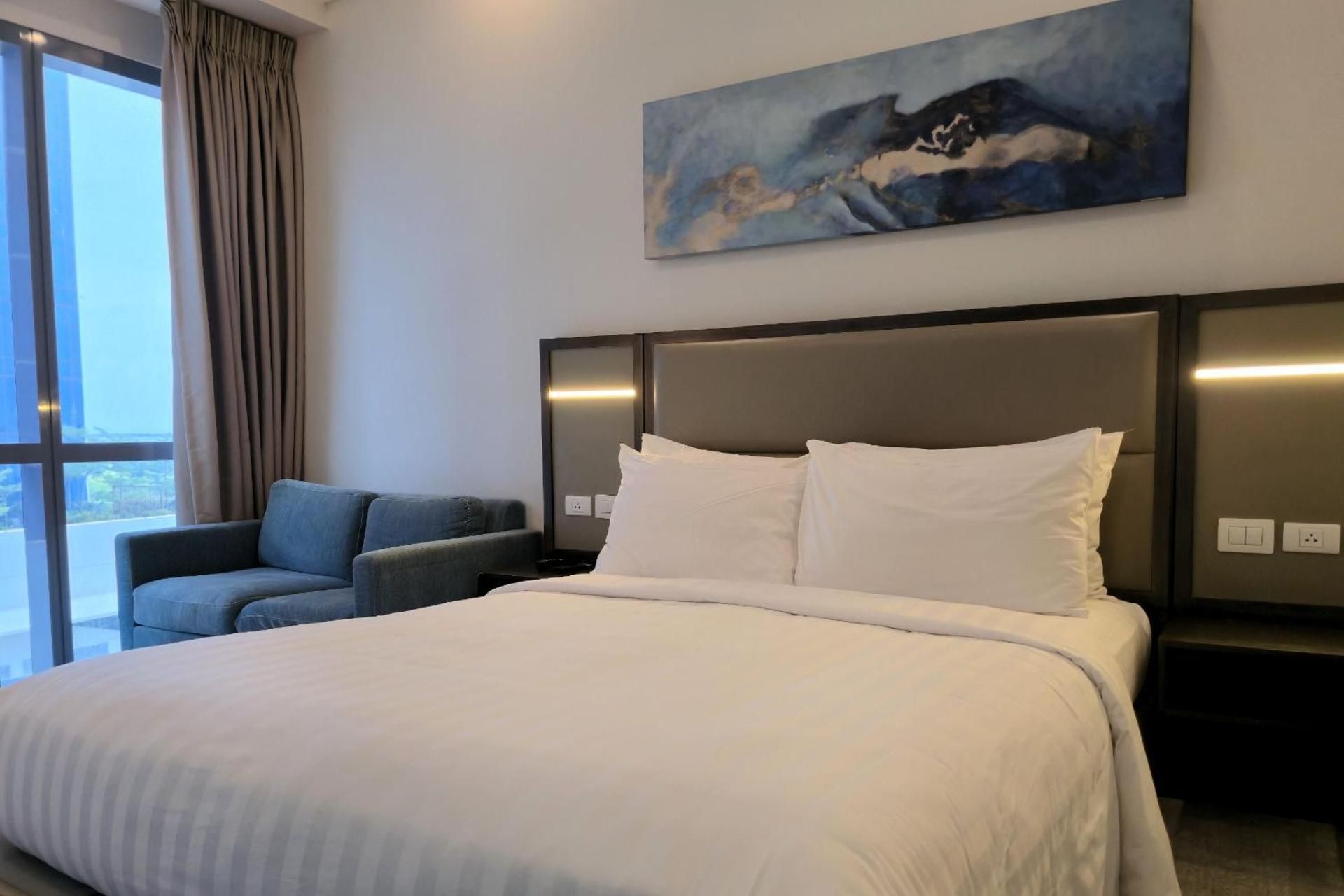 Beach Access Condotel | Queen Bed Stay In Mactan, Cebu