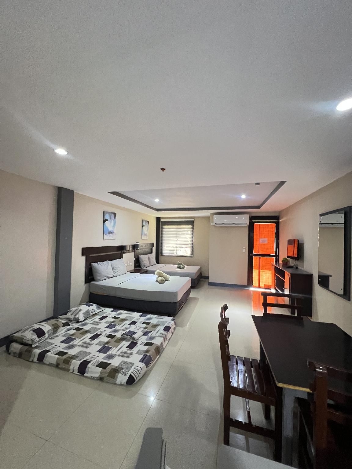 DANTES HIDEAWAY GUEST HOUSE Family Room 2