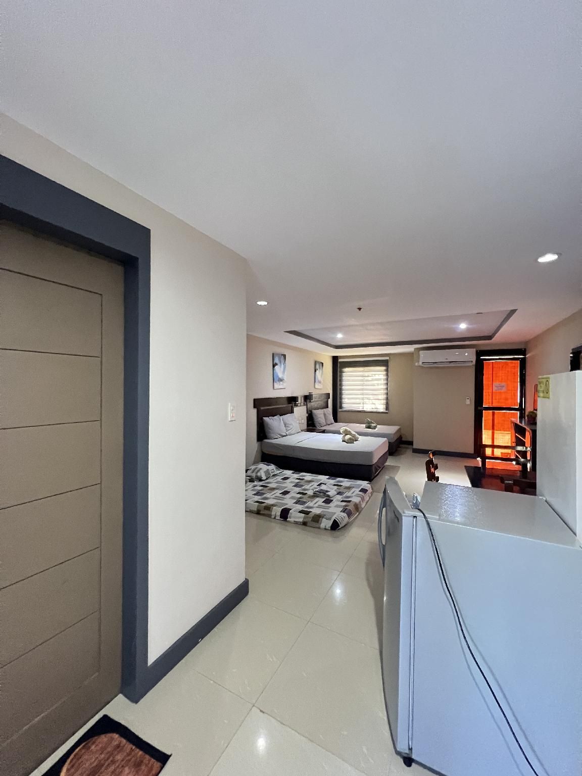 DANTES HIDEAWAY GUEST HOUSE Family Room 3