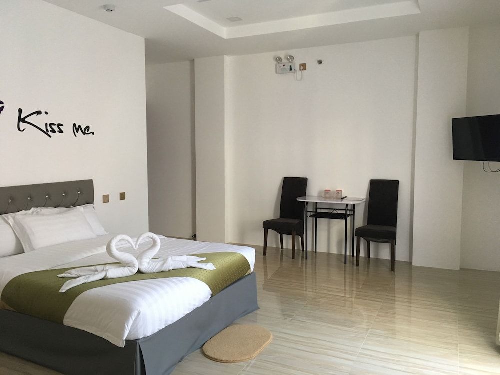 Honeymoon Studio Suite, Multiple Beds, Kitchenette