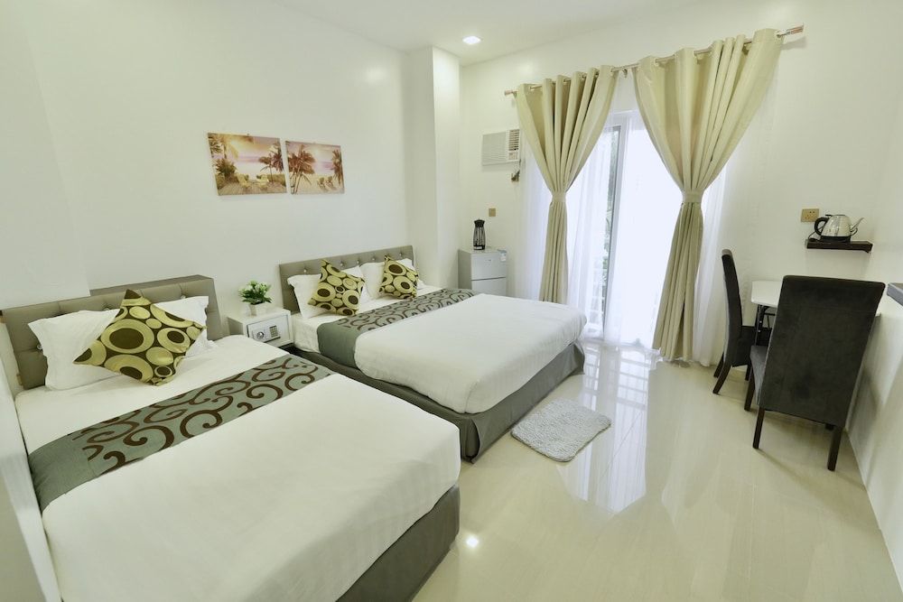 Standard Room, Multiple Beds, Ensuite