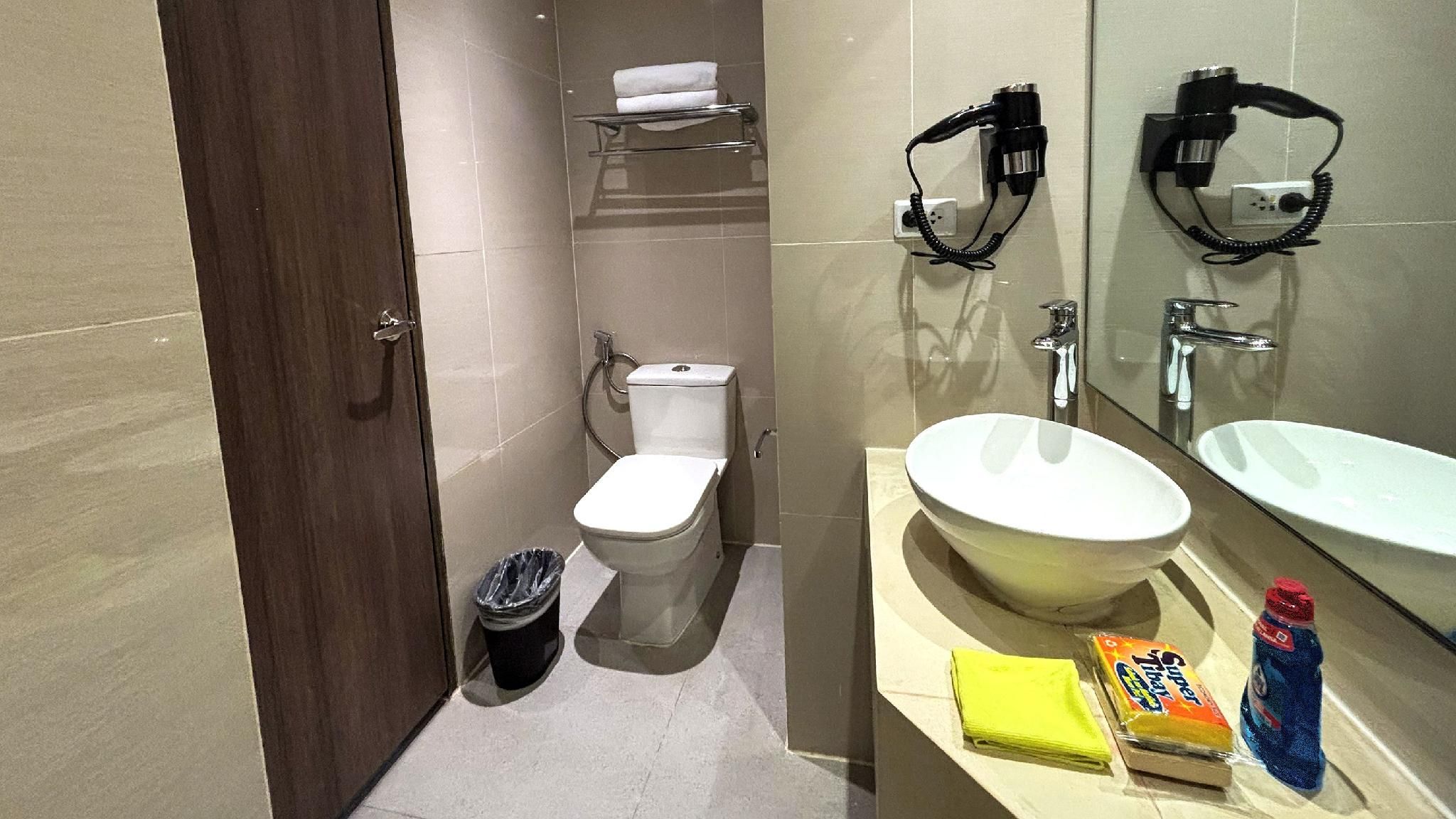 Stay Near Private Beach in Boracay Room for Single or Couple 3