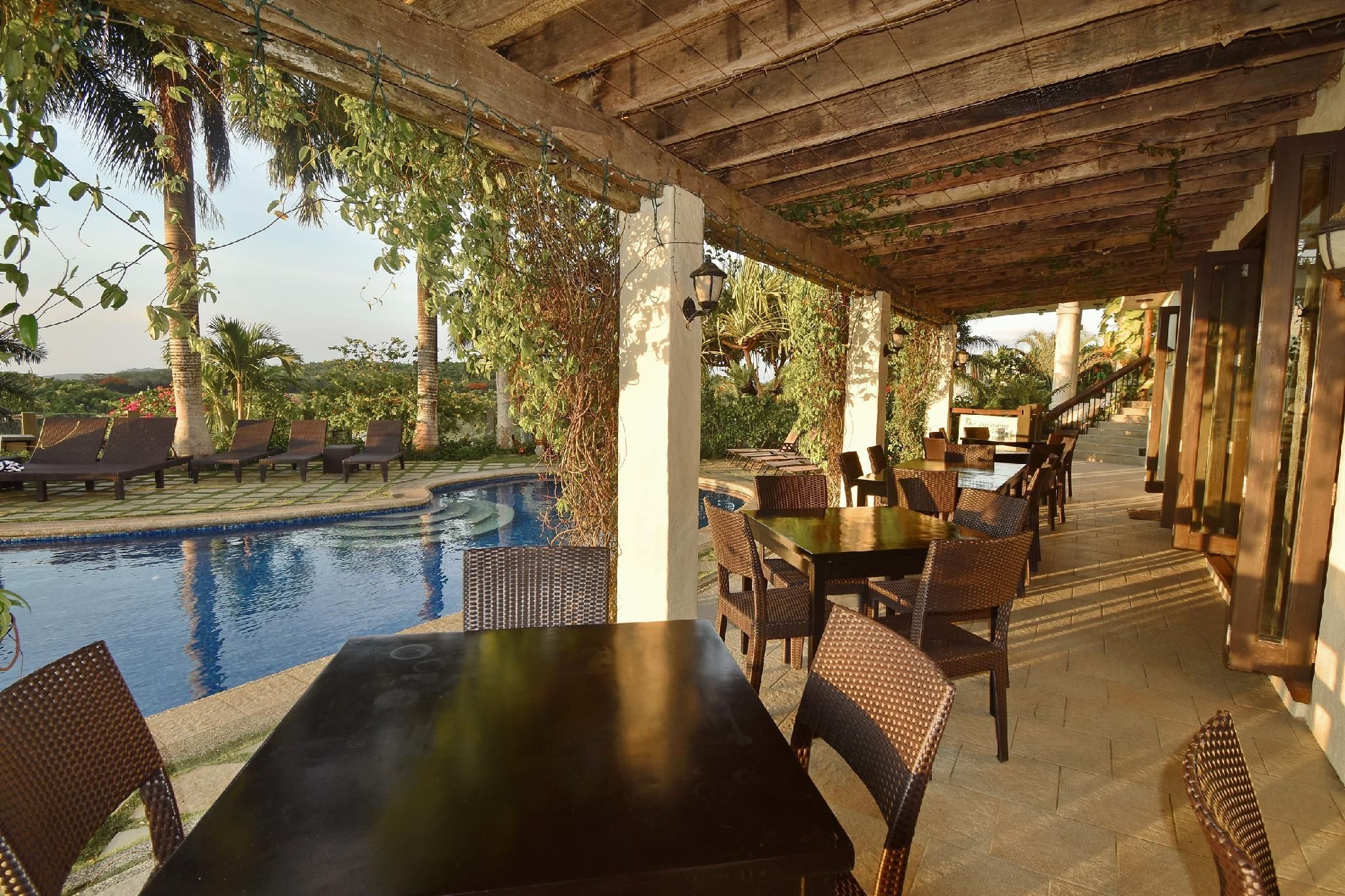 swimming pool [outdoor]