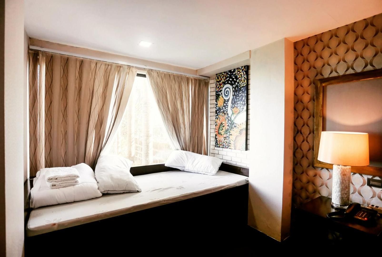 Suite with Lake View