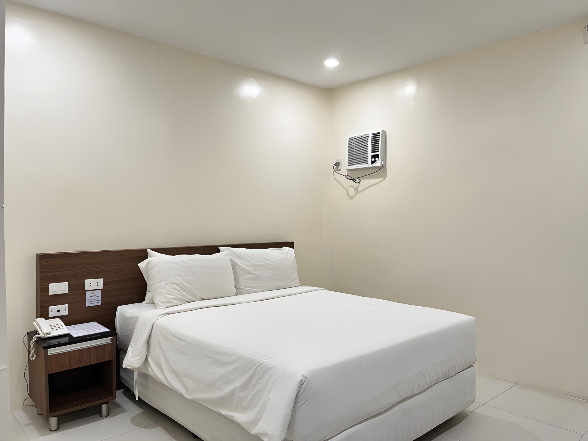 Cris Inn - Bayugan Deluxe Queen 2