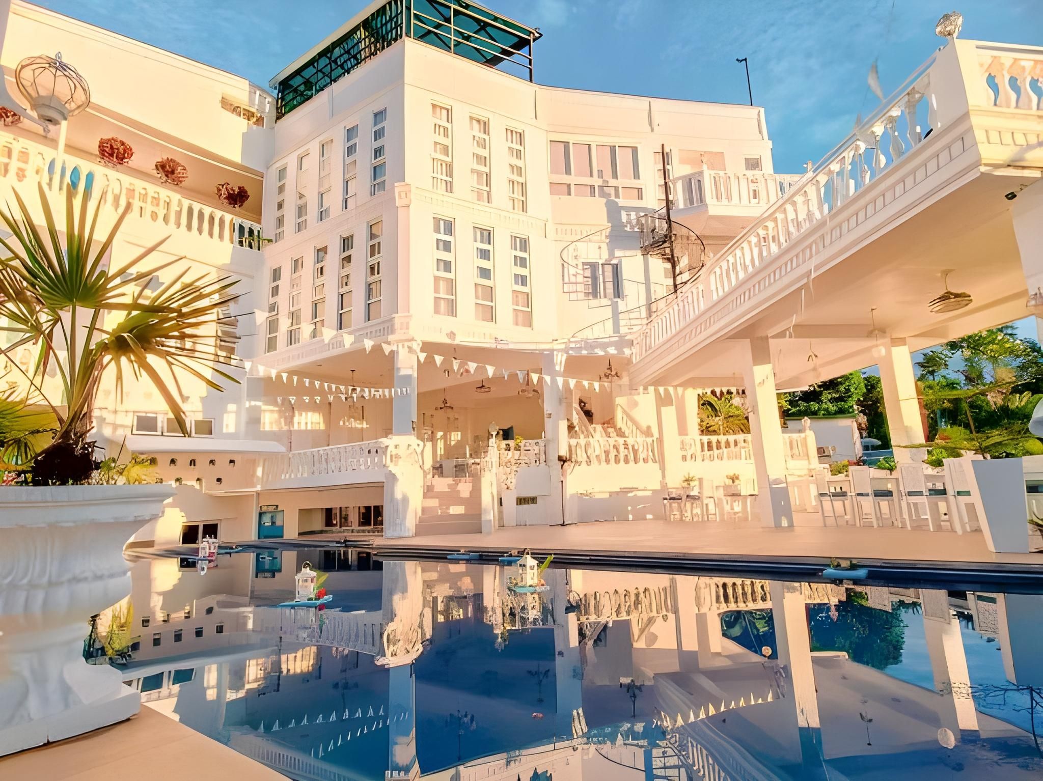 Luljettas Place Garden Suites