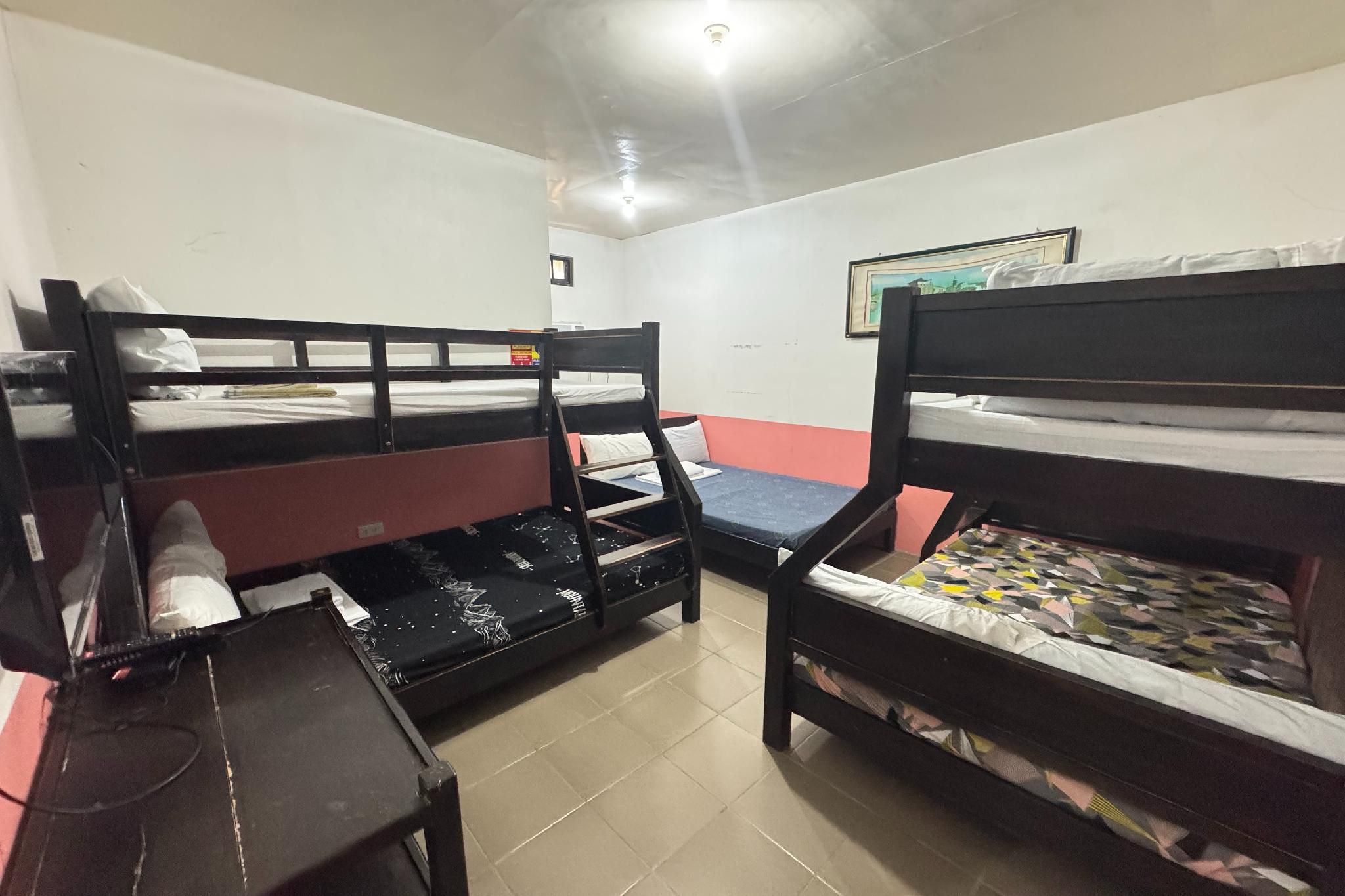 Jamjen's Lodge Room 8