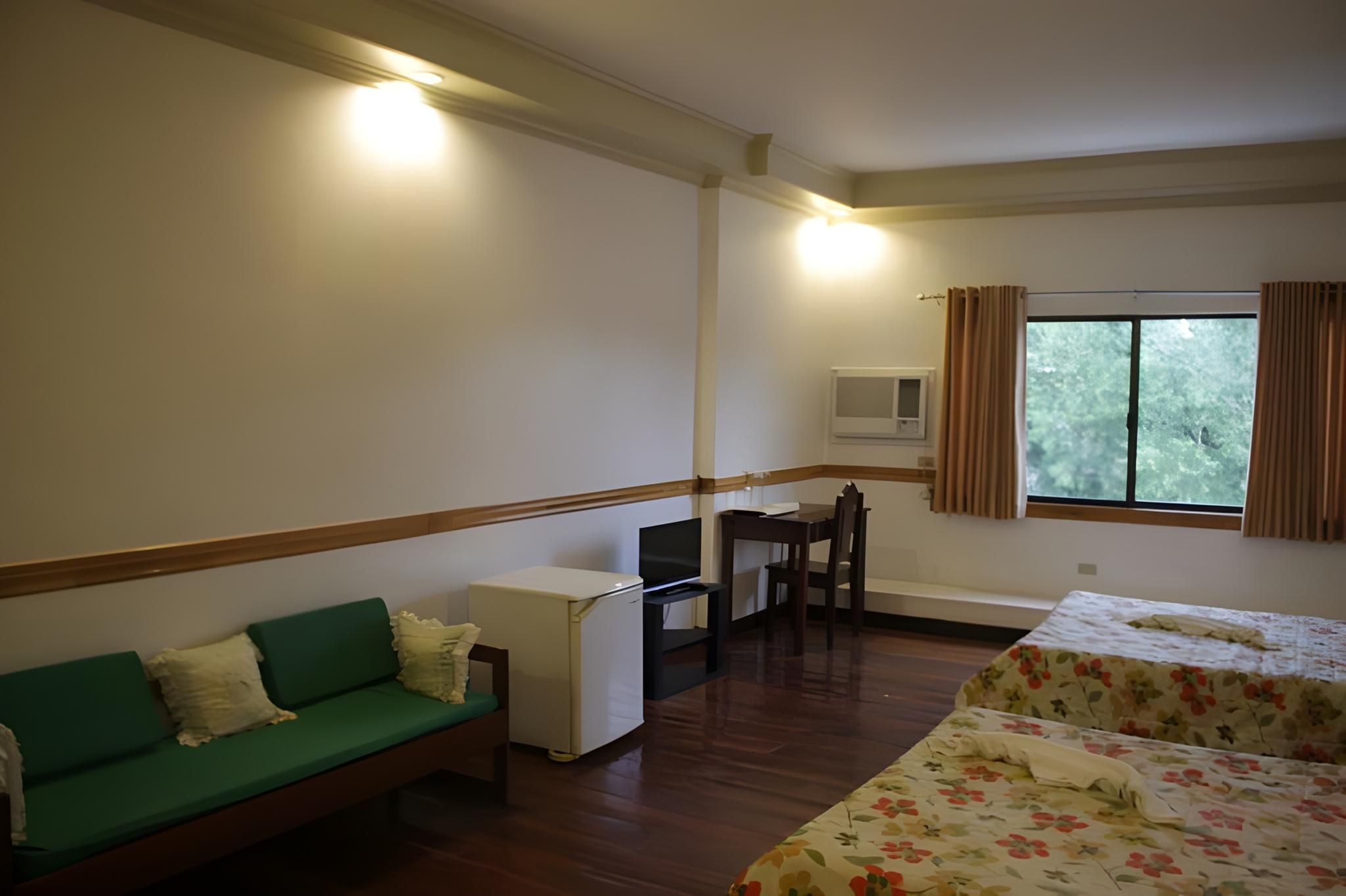 Jamont Hotel Superior Family Room 3