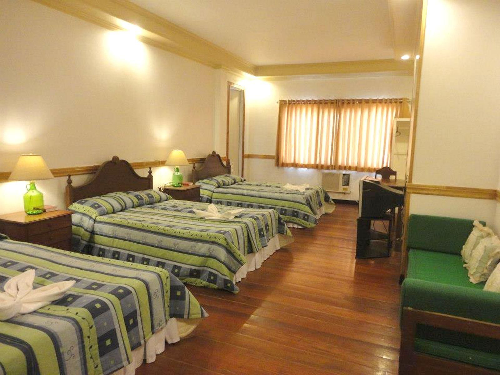 Jamont Hotel Superior Family Room 2