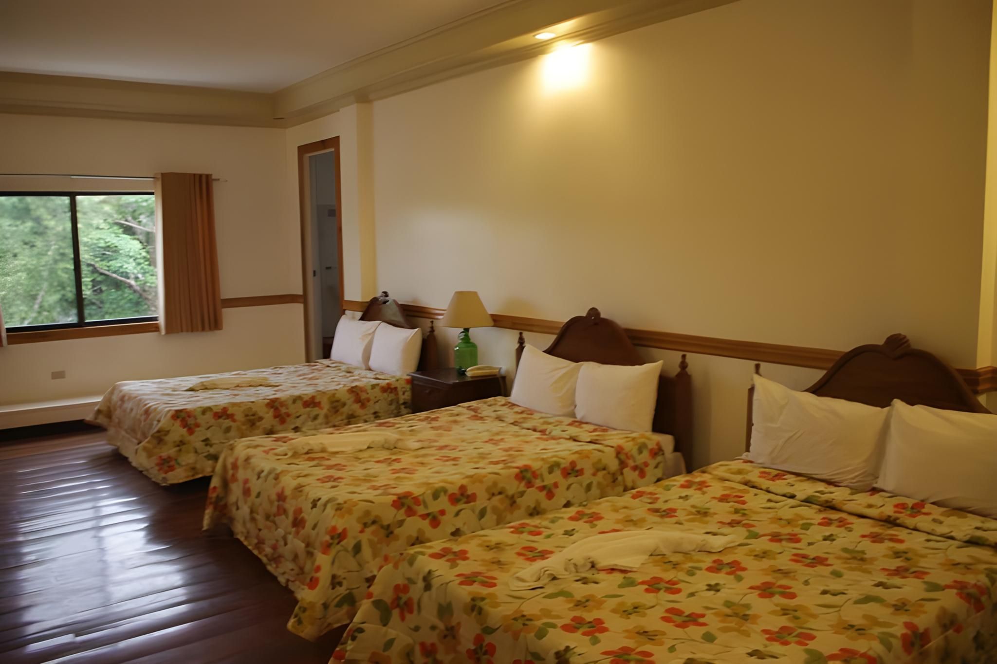 Jamont Hotel Superior Family Room