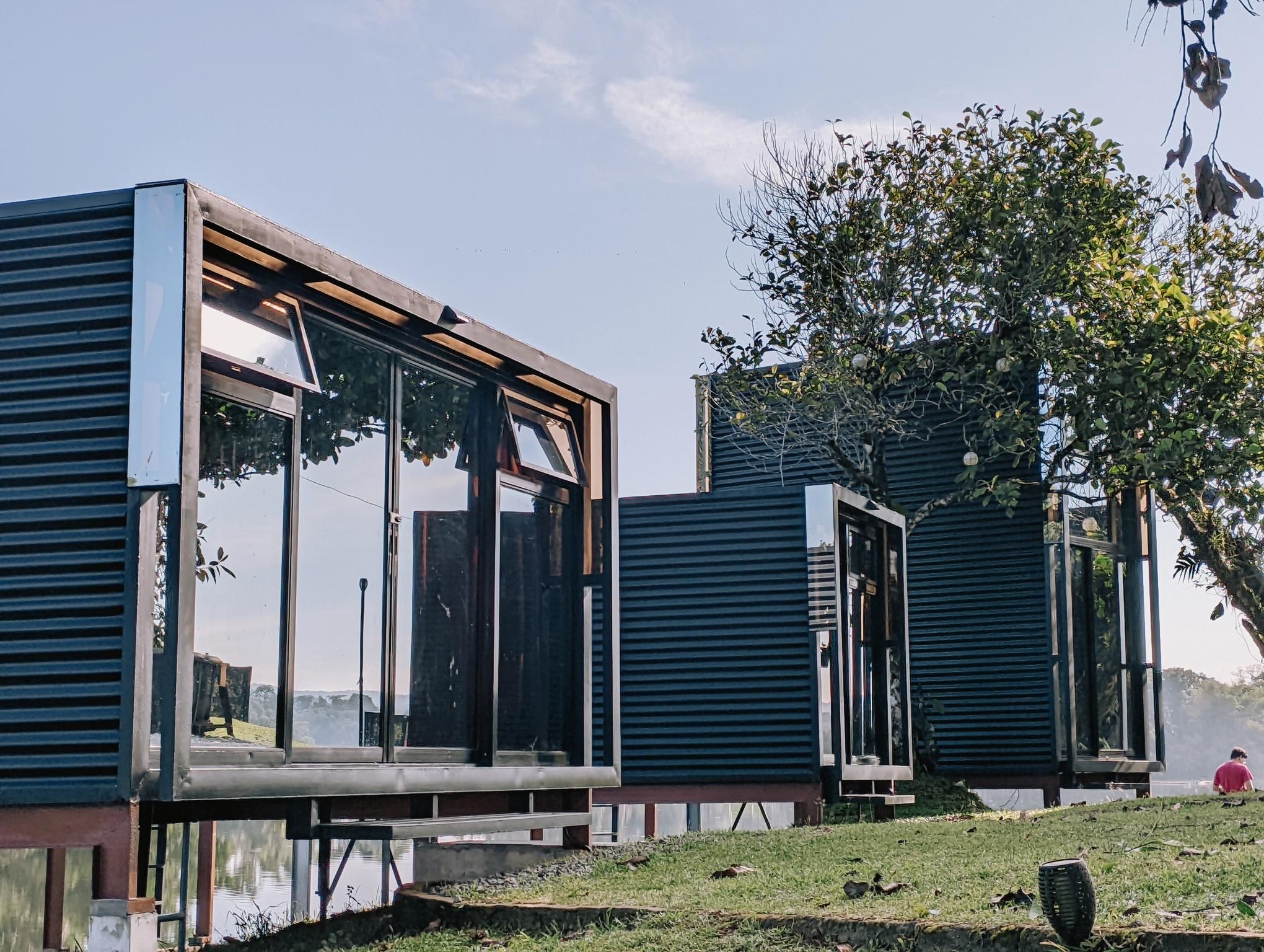 Lakeside Freescape in Stylish T-HOUSE Cabins