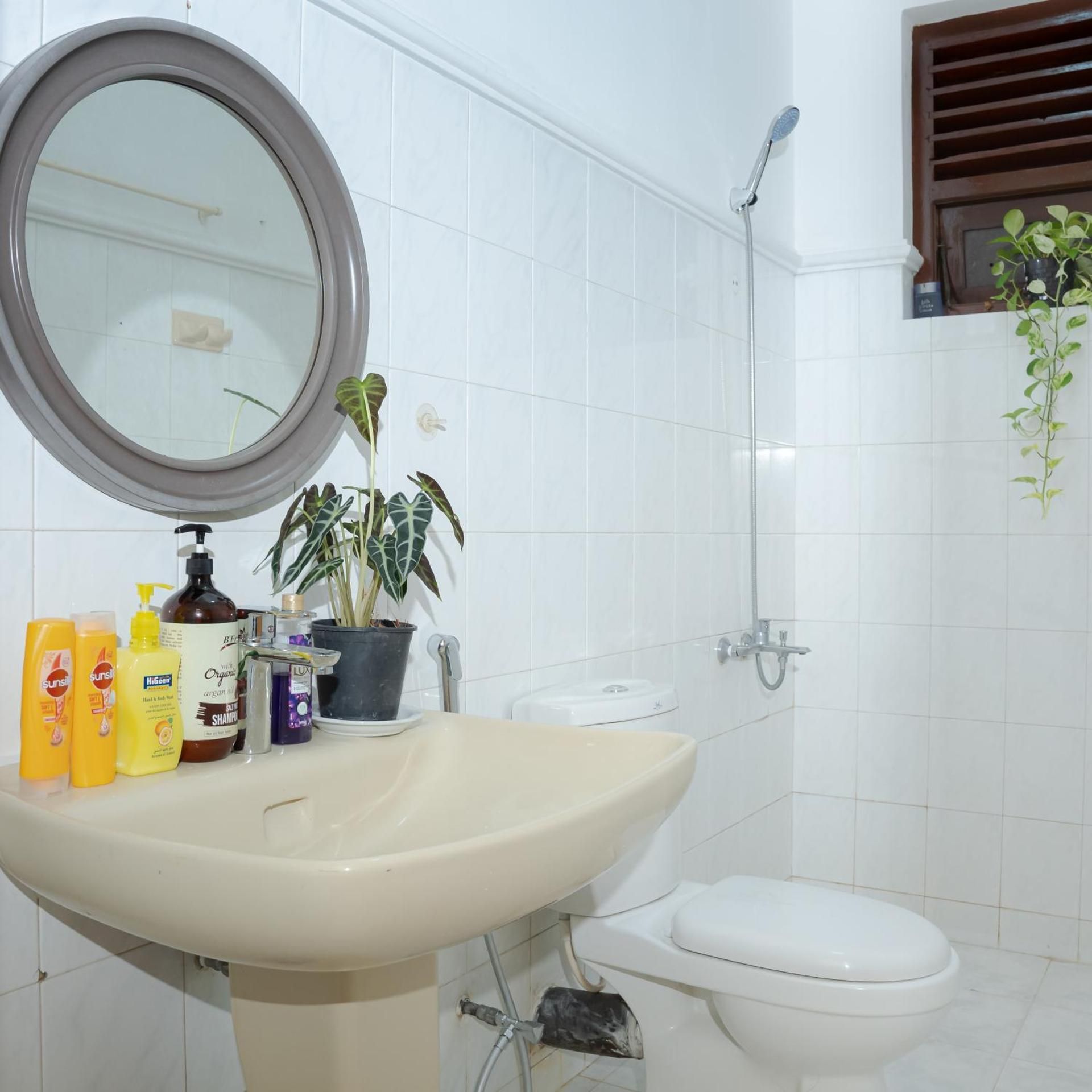 Three-Bedroom Apartment with Balcony