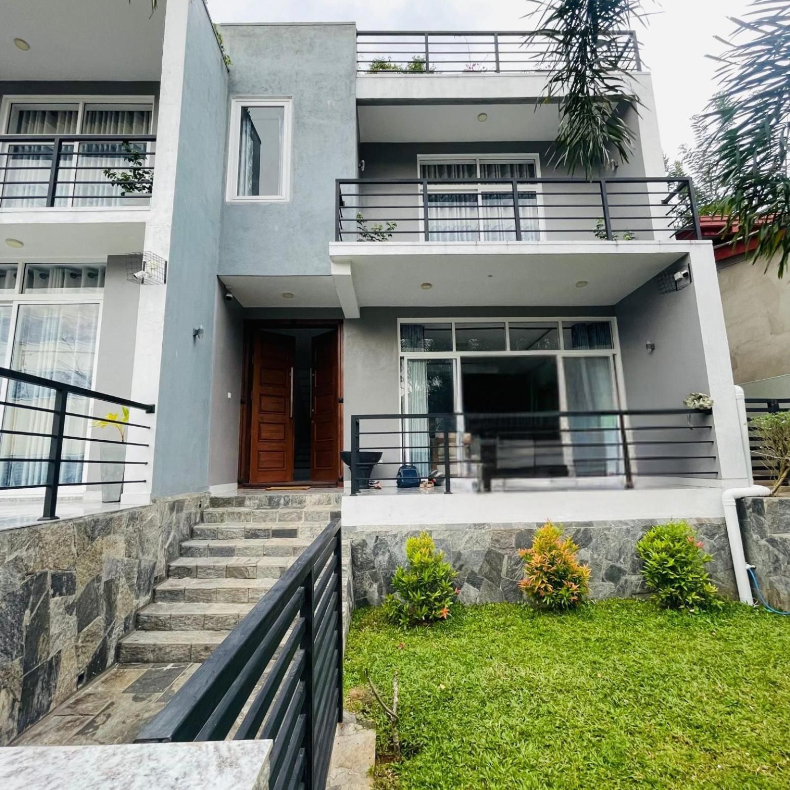 Kandy Villa Grey